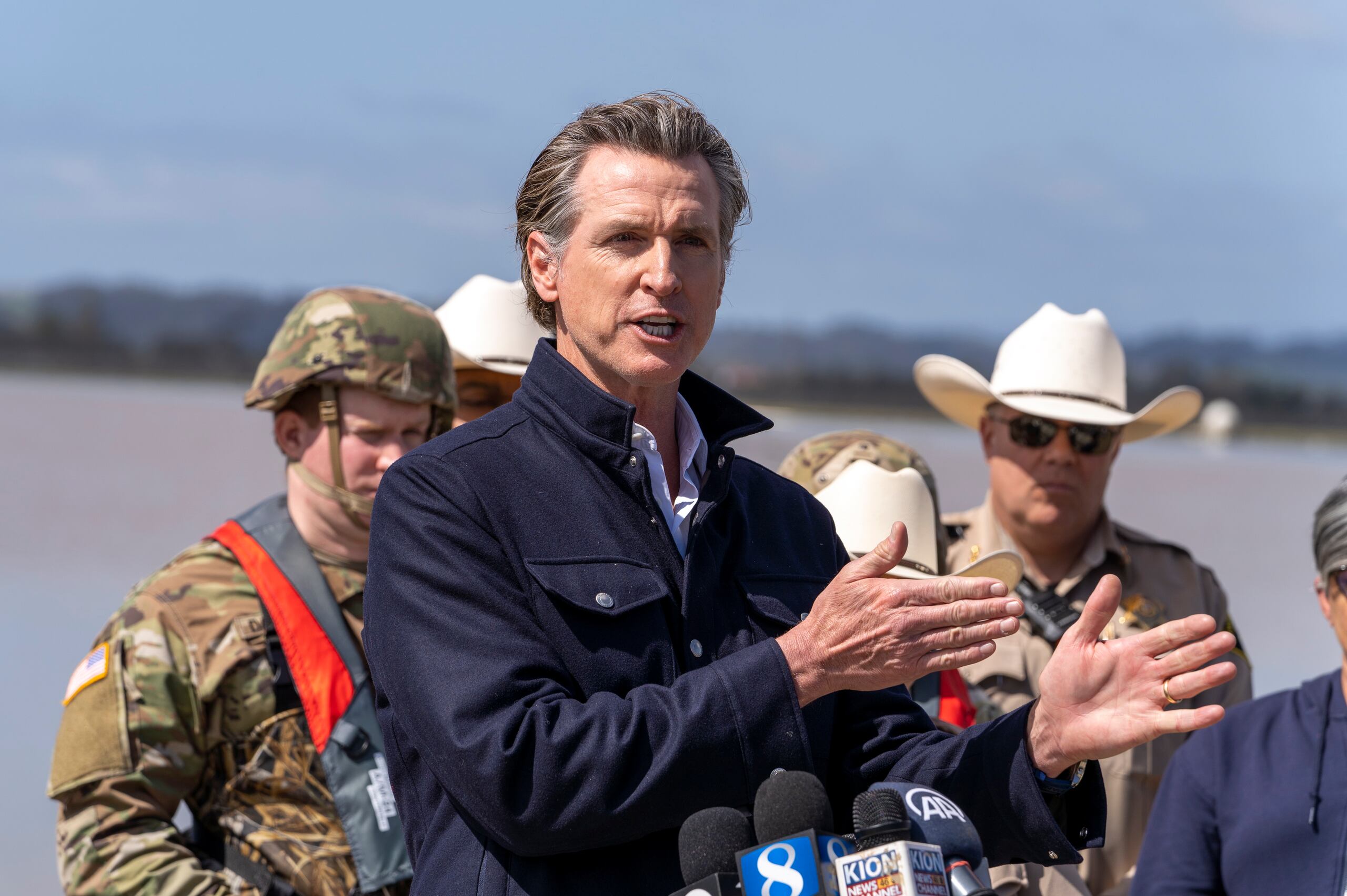 En su mensaje el gobernador de Californiano cargó también contra el Congreso por su inacción sobre el tema de la violencia armada.