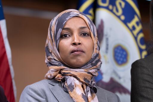 Imagen de la cobertura de: Departamento de Justicia cita a familiares de Ilhan Omar tras registro de su casa