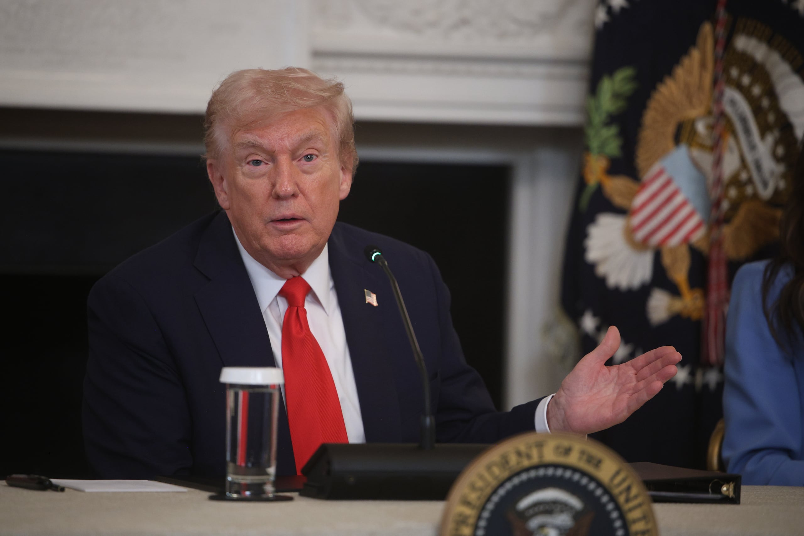 Trump había dado inicio al evento con influencers diciendo a los periodistas reunidos que tenía previsto viajar a Oriente Medio “hacia el final de la semana”.