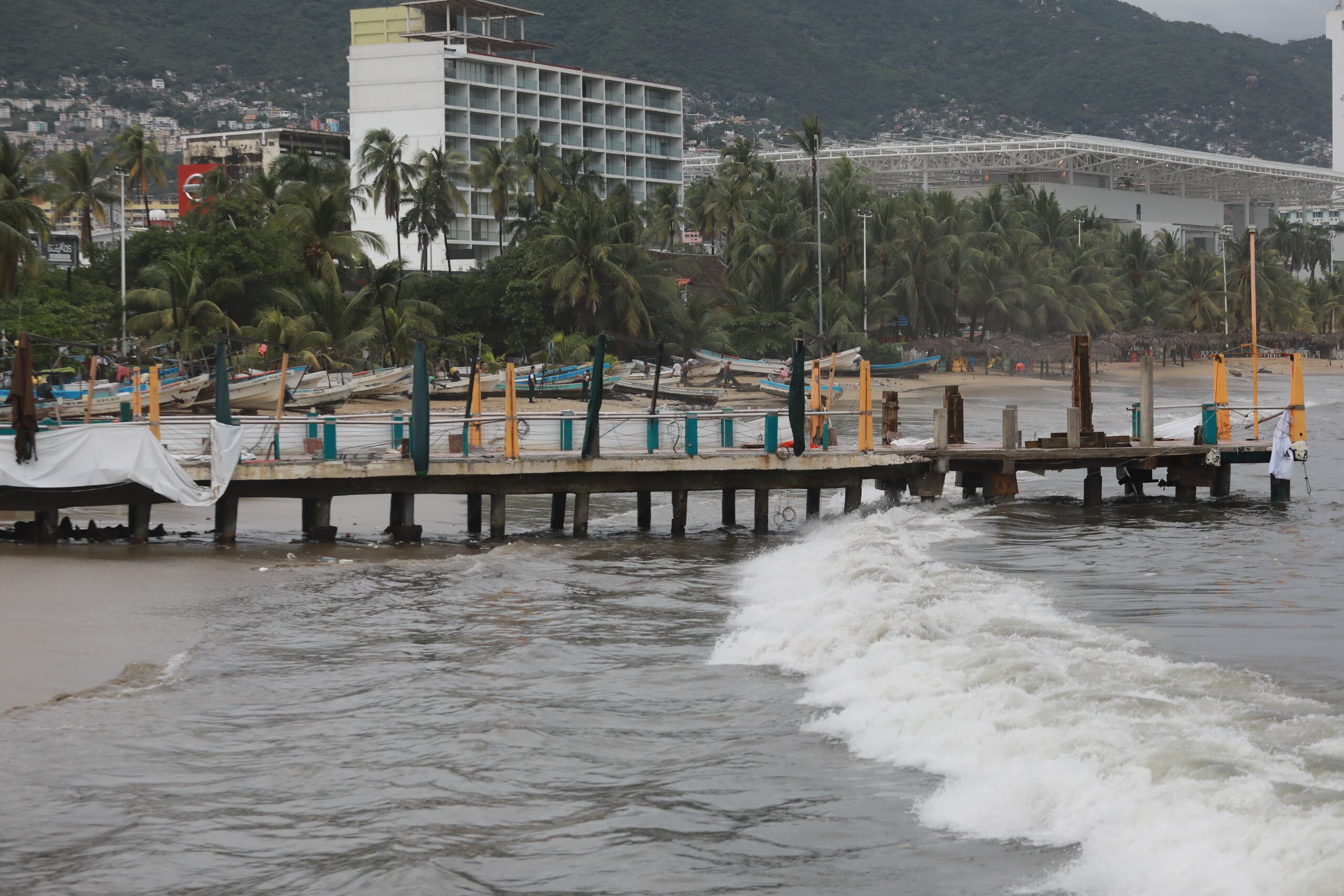 Vista general de una playa en el balneario de Acapulco, estado de Guerrero (México). EFE/ David Guzmán
