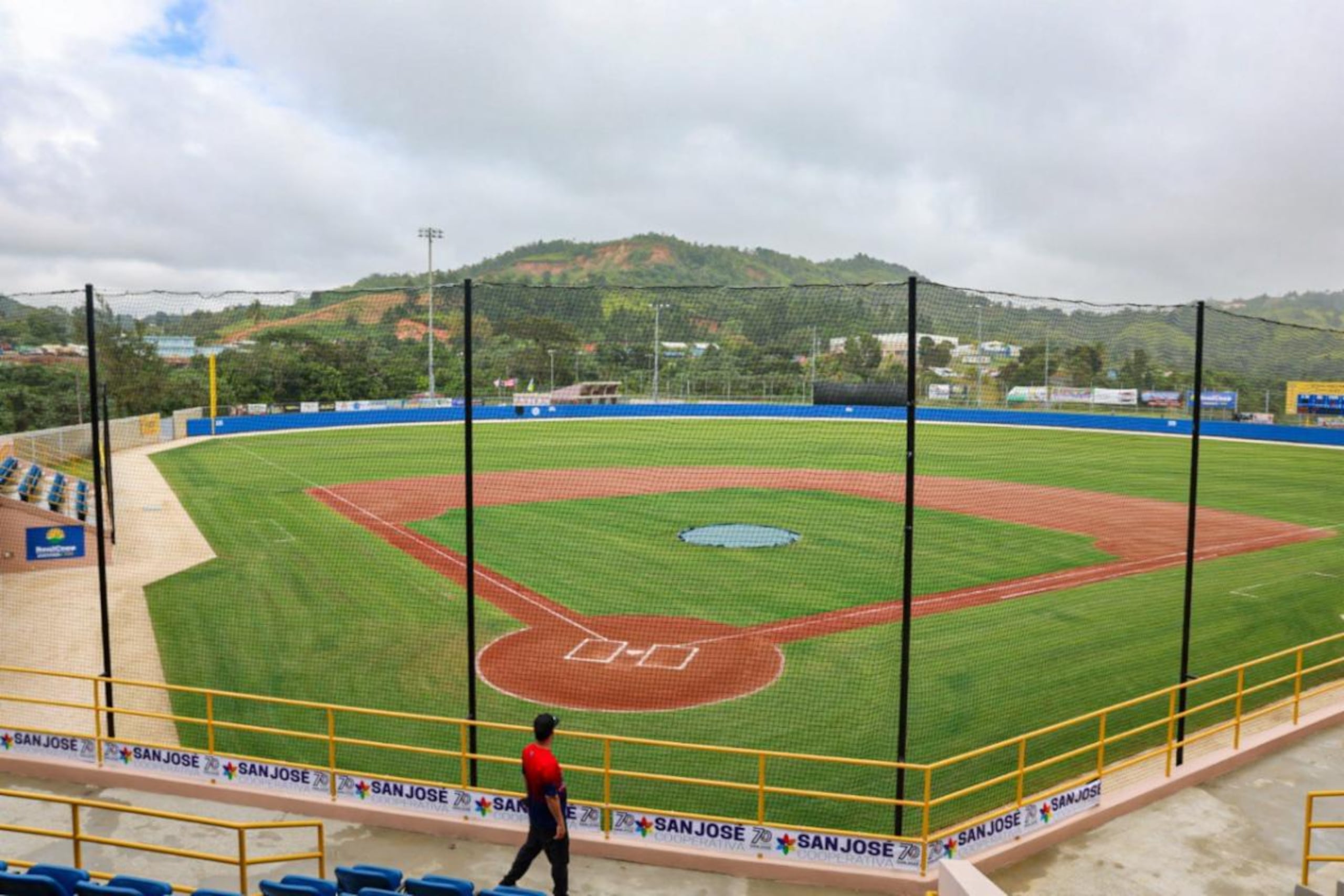 Luego de 10 años el Estadio Pablo Marrero de Barranquitas ha sido reacondicionado completamente.