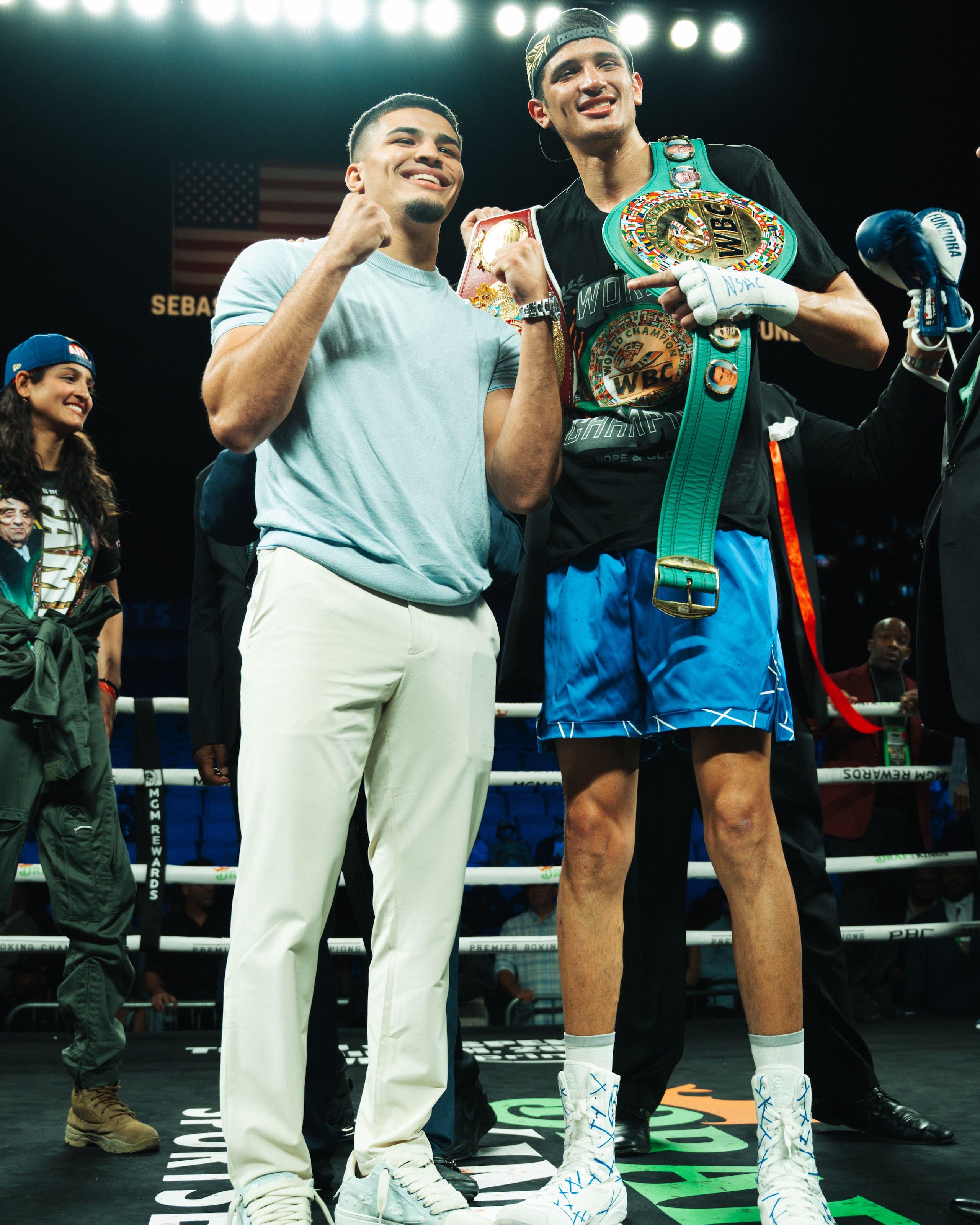 Xander Zayas estuvo presente en la pelea de Sebastian Fundora y Chordale Booker. También conversó con el promotor de Fundora, Sampson Lewkowicz.