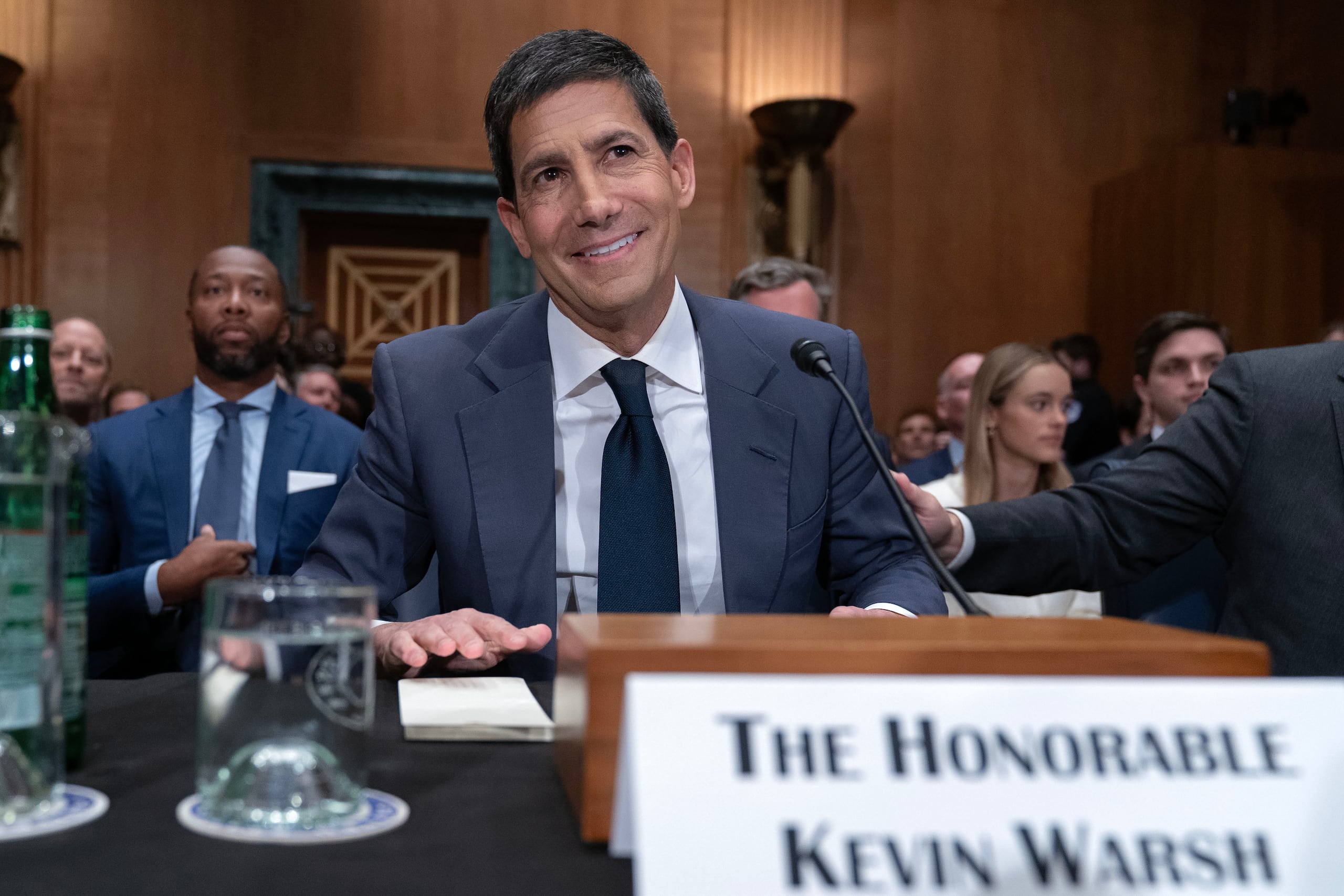 Kevin Warsh testificando ante la comisión que debatía sobre su nominación para dirigir la Reserva Federal de Estados Unidos, en el Congreso en Washington, el 21 de abril del 2026. (AP foto/Jose Luis Magana)