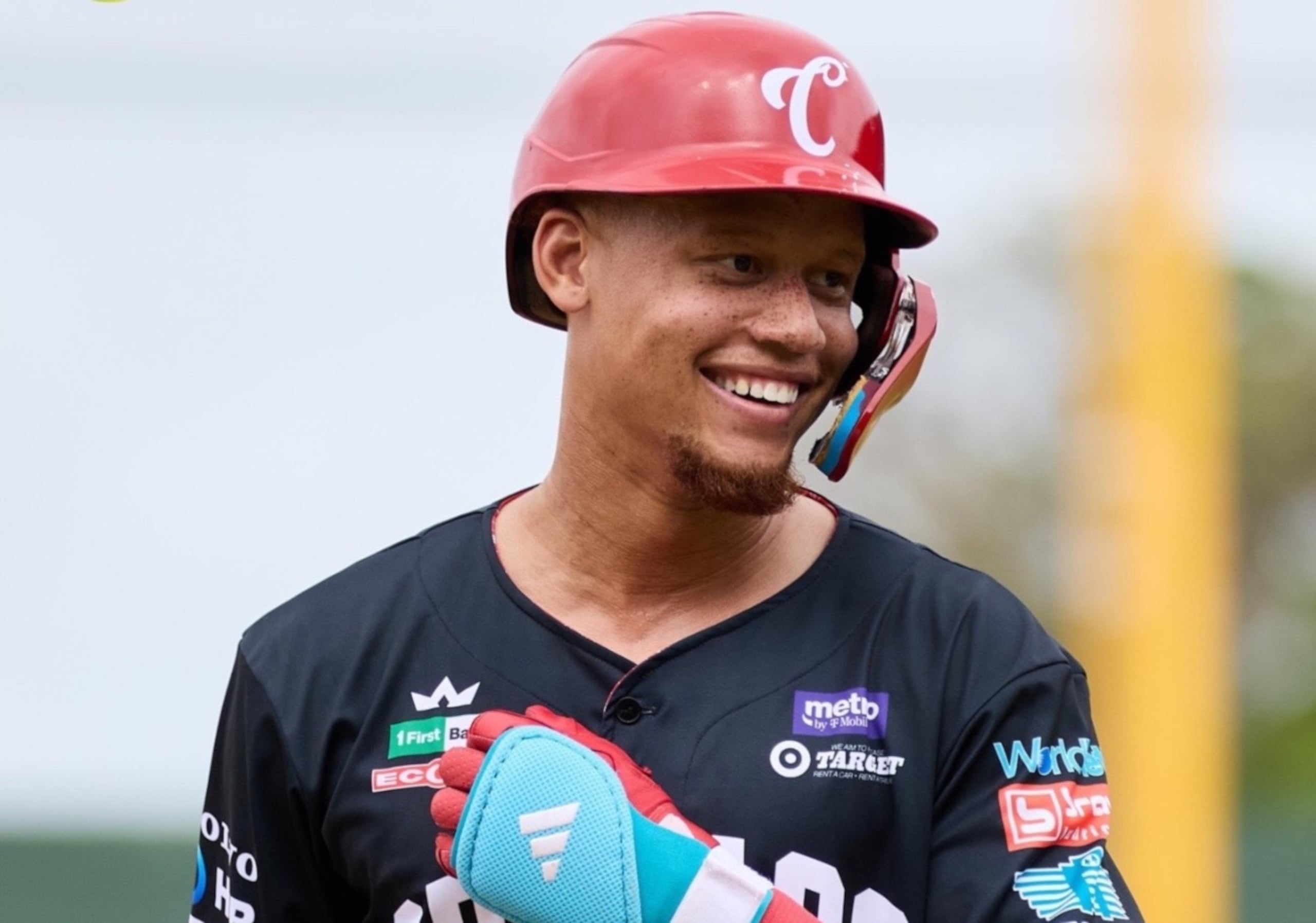 Kristian Campbell luce el uniforme de los Criollos de la LBPRC.