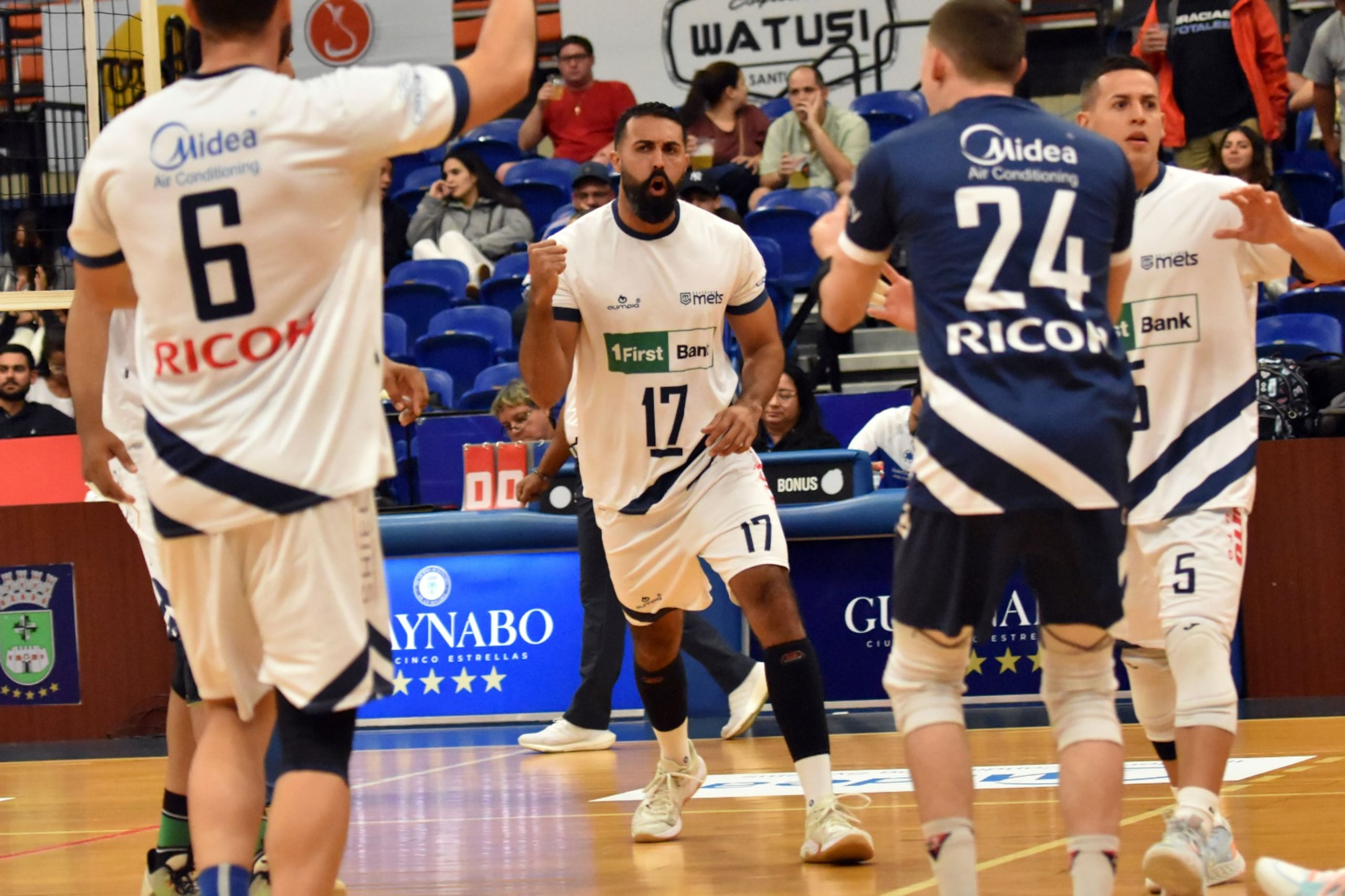 Jean Carlos Ortiz (17), de los Mets de Guaynabo, logró 19 puntos ante Adjuntas.