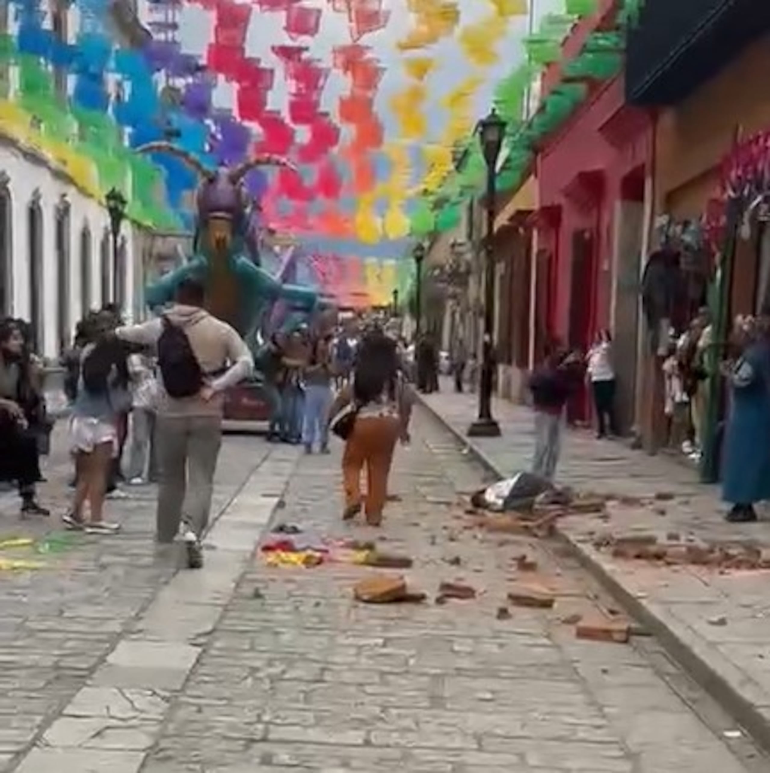 Se informó de daños menores y de al menos una persona herida en regiones de Oaxaca y la Ciudad de México.