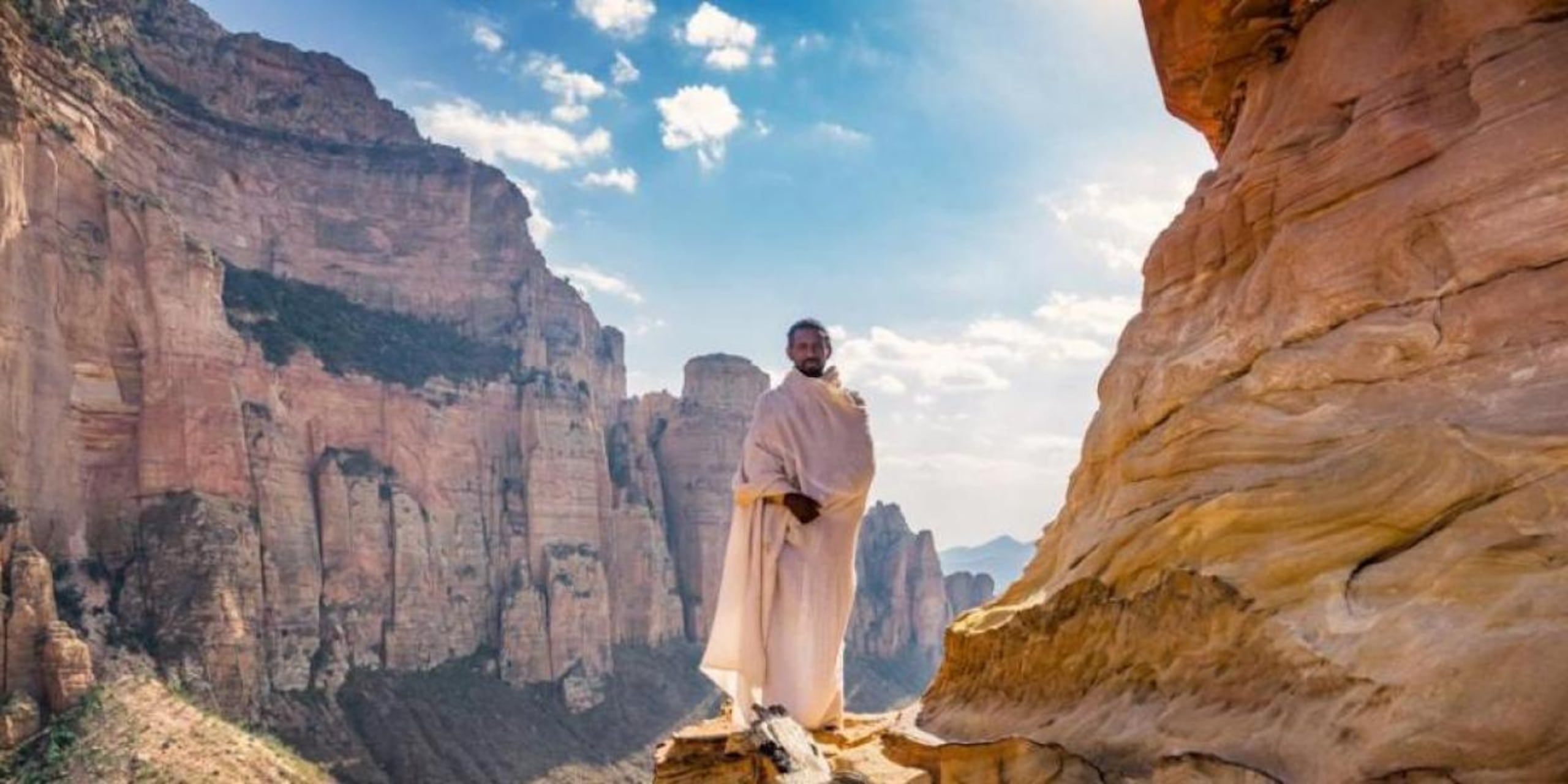 "Nadie ha muerto nunca. Nuestro santo patrón salva a los que caen con su viento”, alegó el Padre Assefa, devoto de la iglesia.