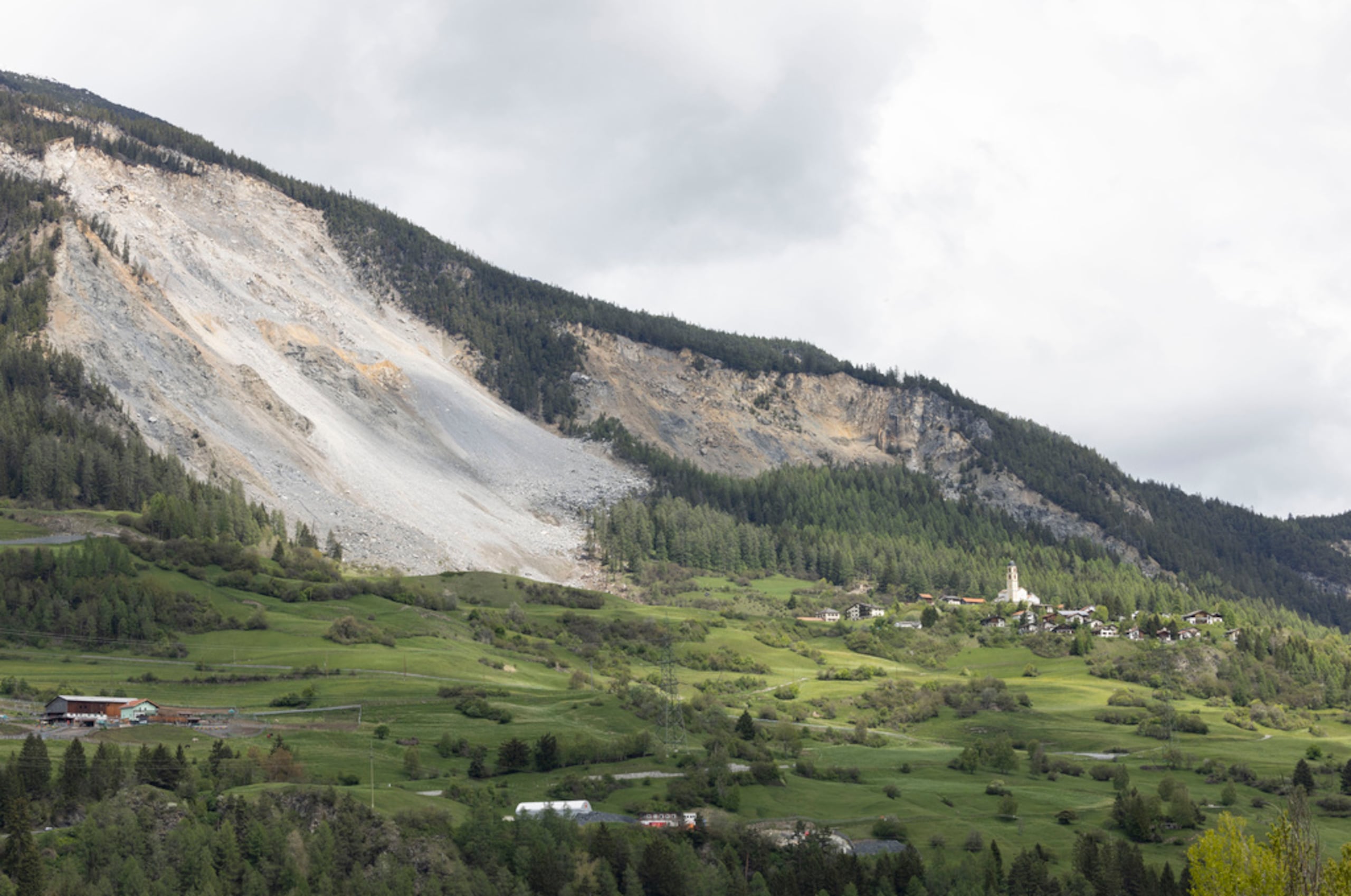 Una vista de la aldea de Brienz, en Brienz-Brinzauls, Suiza, el 12 de mayo de 2023.