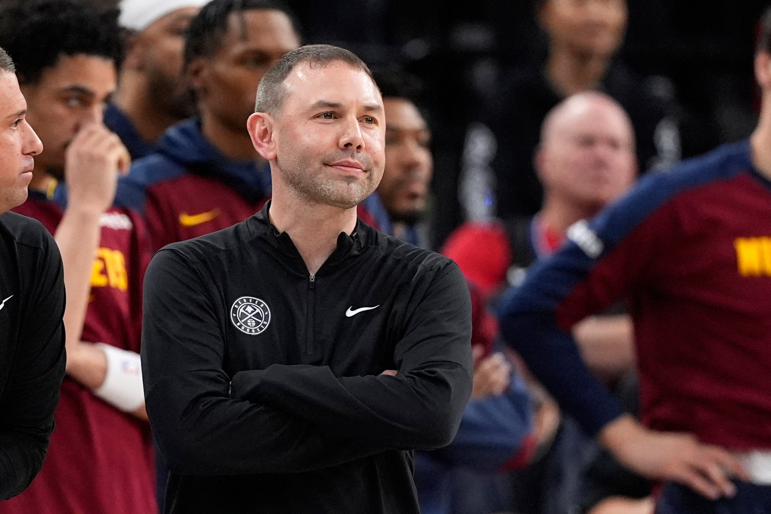 David Adelman, entrenador de los Nuggets de Denver, durante el cuarto partido de la serie de primera ronda contra los Clippers de Los Ángeles.