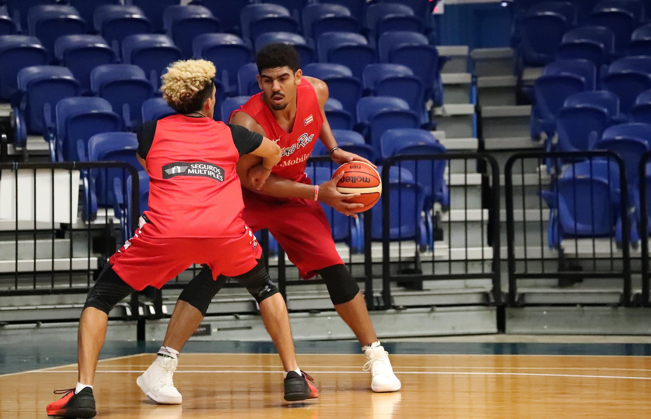 Tyler Davis, un centro de 6’10”, se integró ayer a las prácticas de la preselección en el coliseo Mario ‘Quijote’ Morales de Guaynabo.