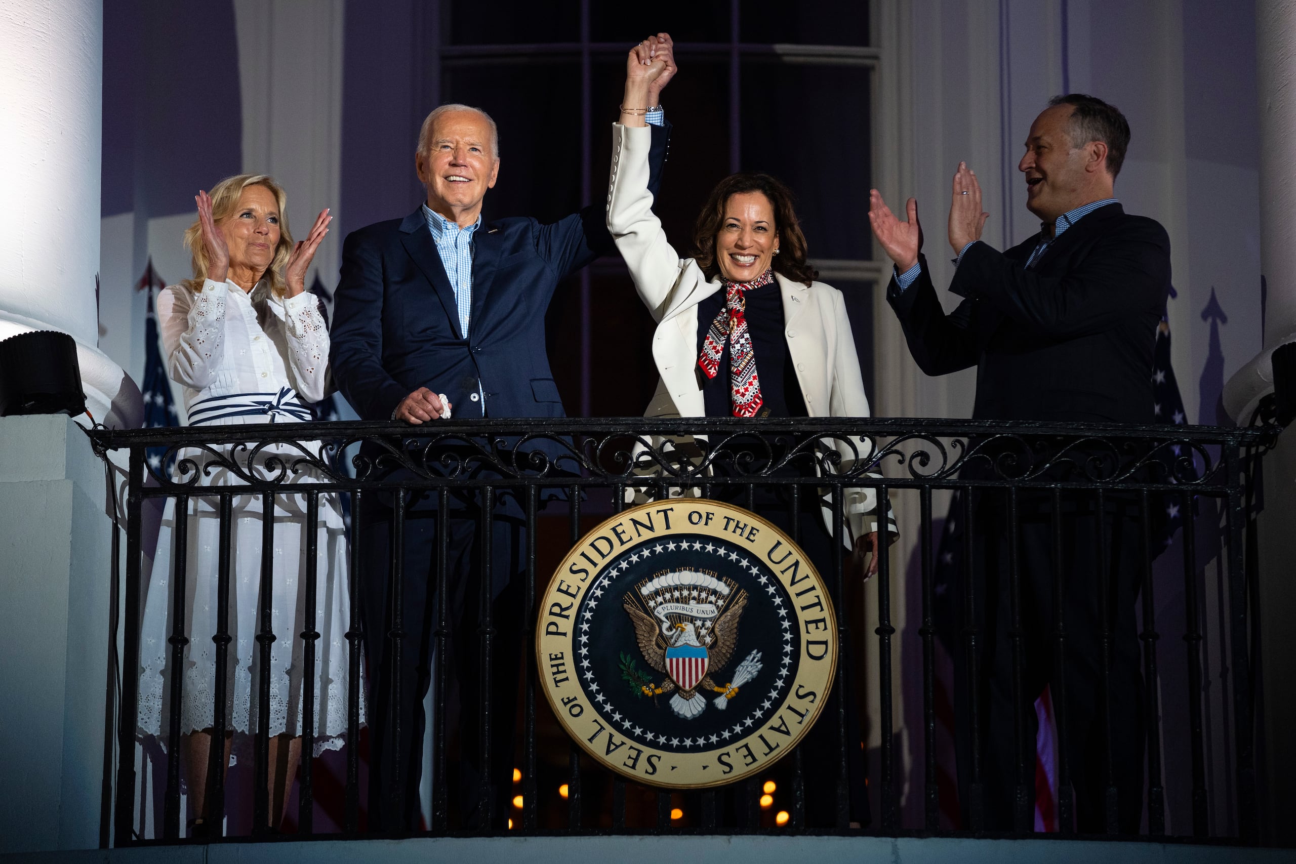 De inmediato Bill y Hillary Clinton, así como el expresidente Barack Obama, expresaron su endoso a la candidatura de Kamala Harris.
