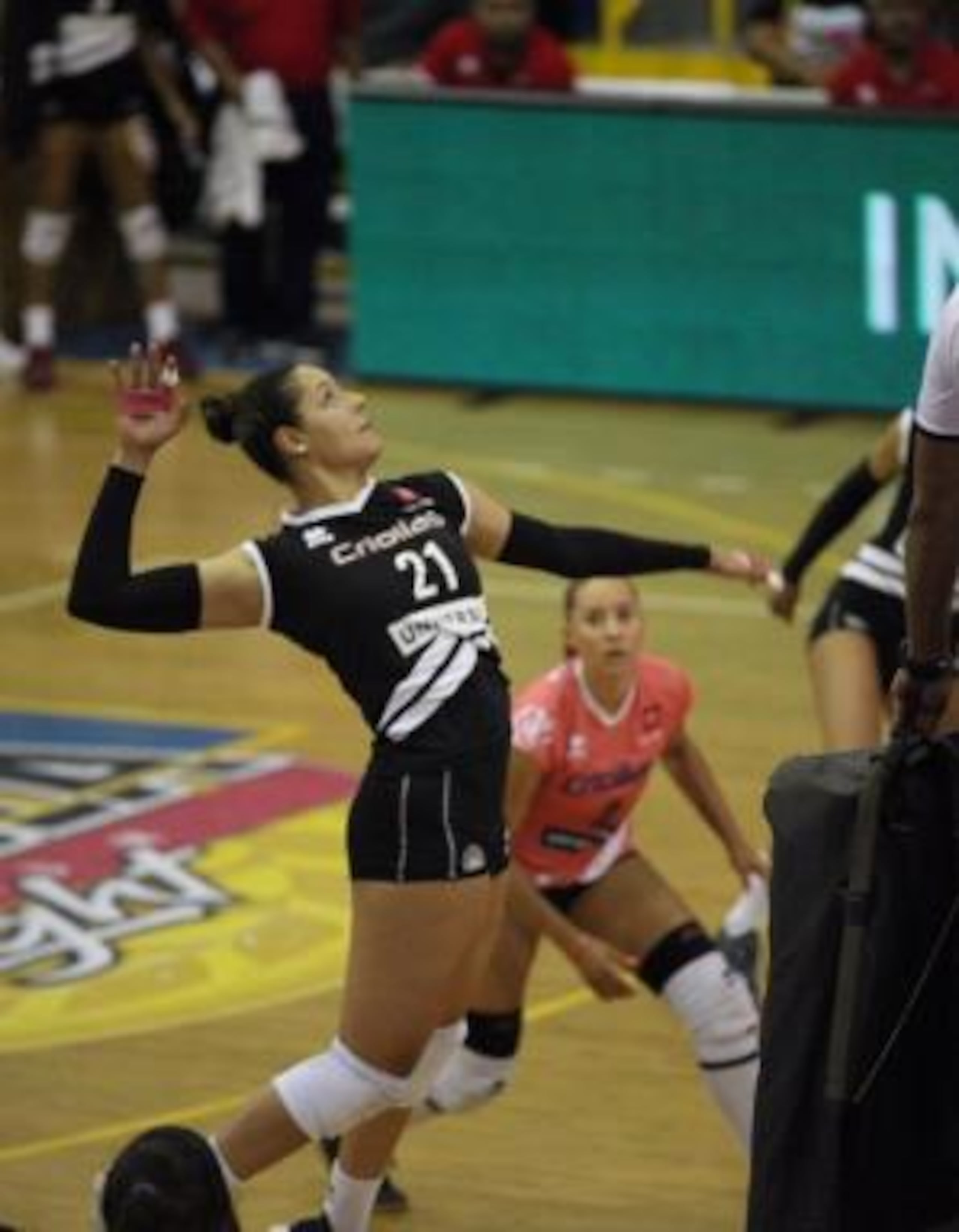 Luego de jugar NCAA en Estados Unidos ya nivel profesional en Italia y Francia, Pilar Victoriá ha quedado impactada con la fanaticada del Voleibol Superior. (Suministrada/FPV)