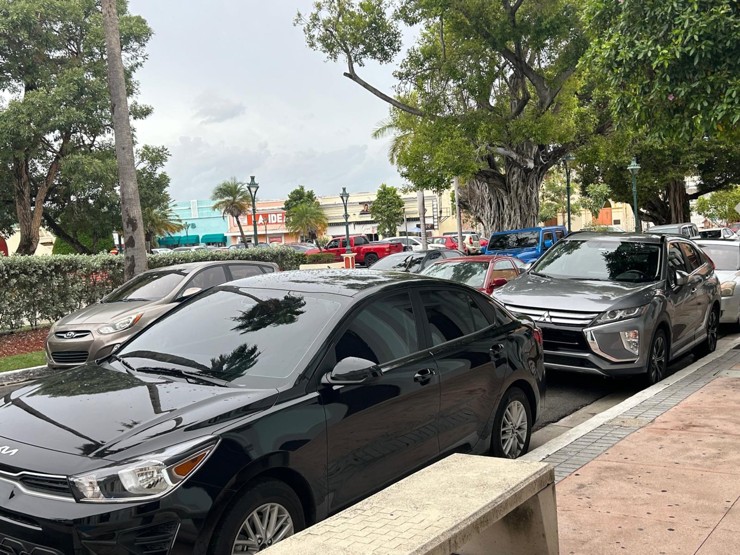 La falta de estacionamiento fue otro de los problemas que mencionaron los juanadinos.