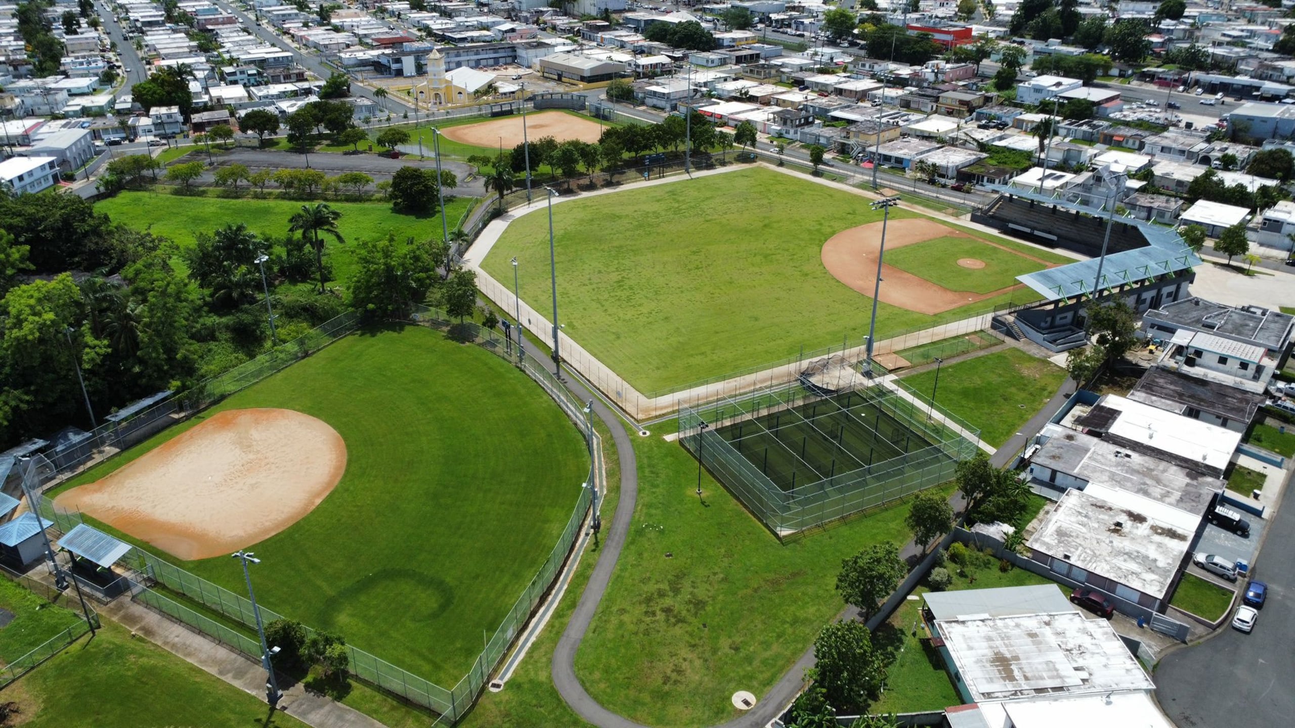 José Berríos abrirá un complejo deportivo en Bayamón como parte de las iniciativas de la Fundación La Mákina.