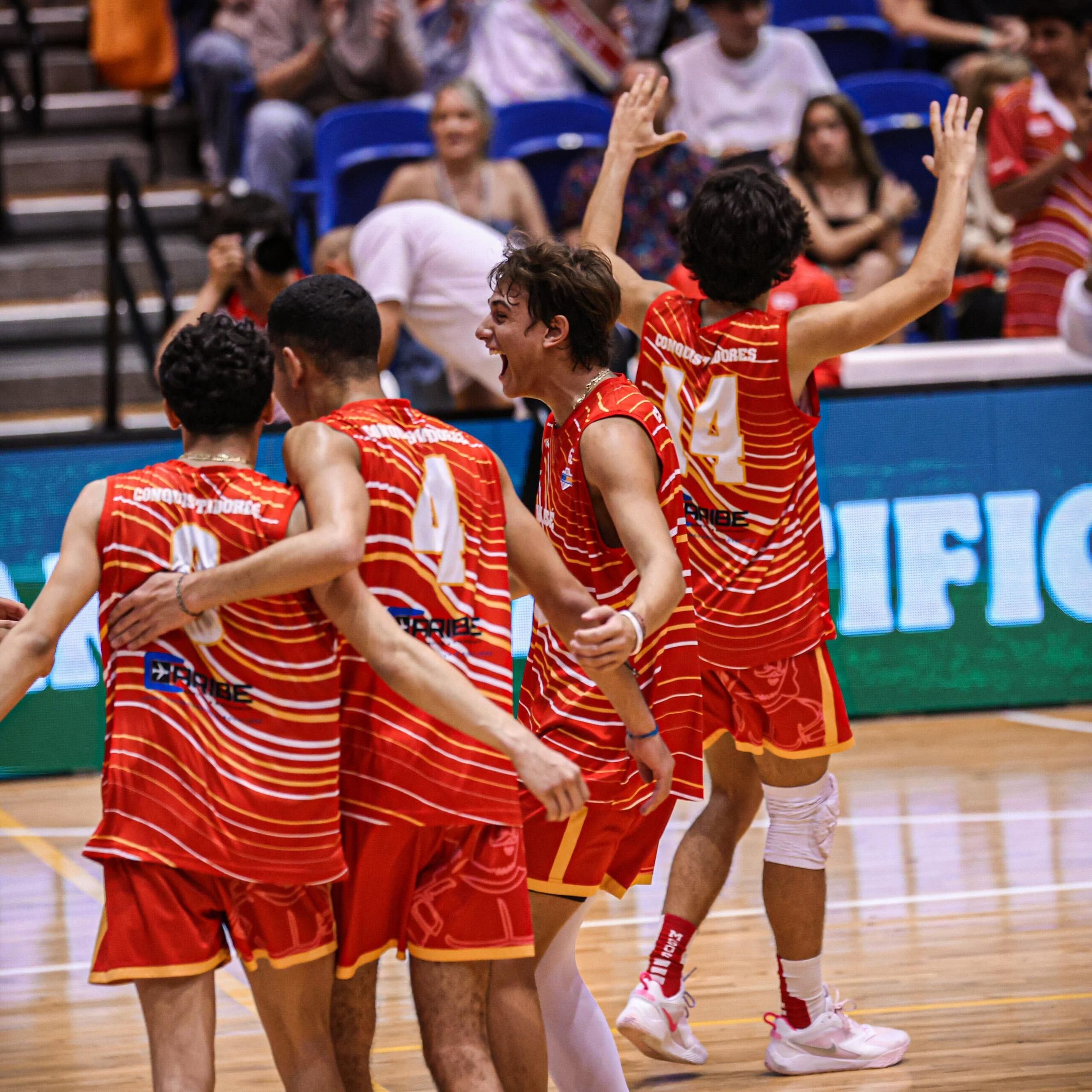 Los jugadores del Colegio San José durante el partido contra Caribbean School en el Final Four de la Copa Buzzer Beater.