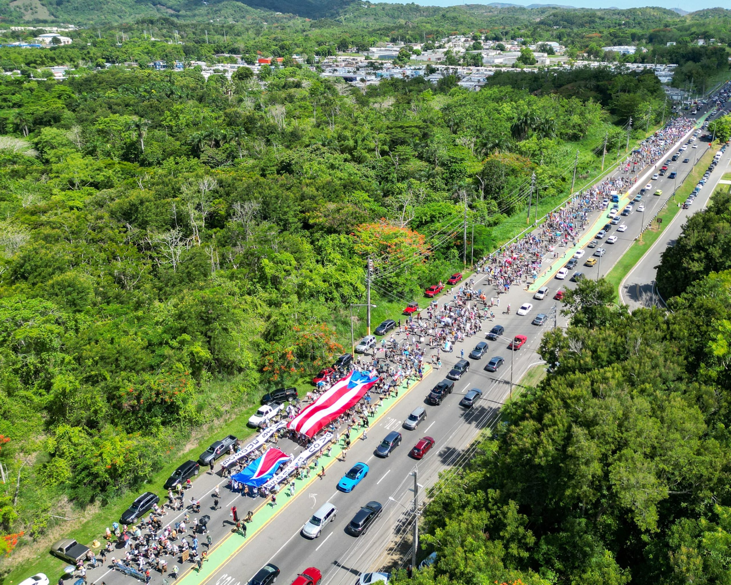 La marcha contra el proyecto Esencia fue convocada por la organización Defiende a Cabo Rojo.