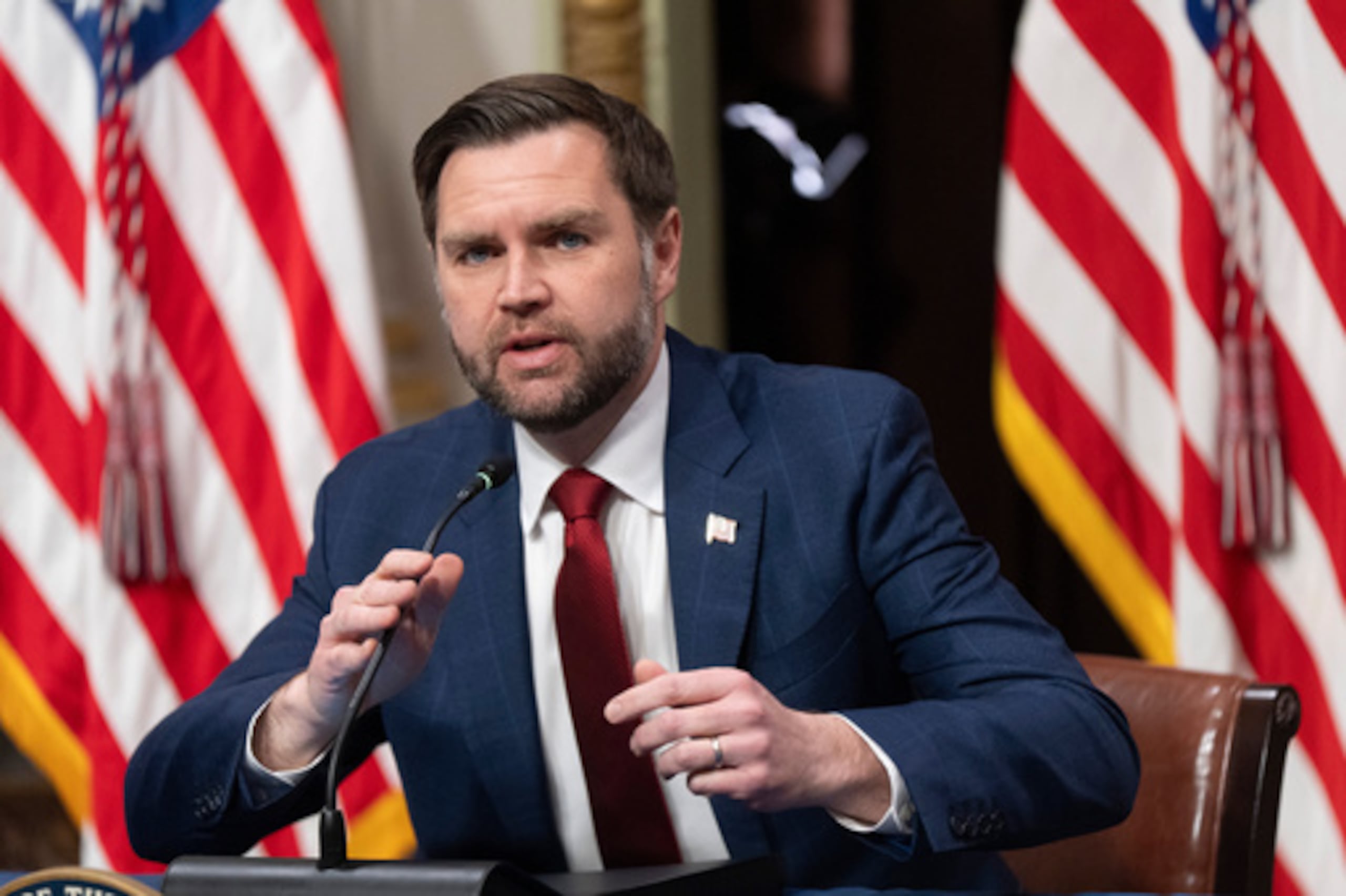 JD Vance fue elegido senador republicano por Ohio en 2022 y dos años después Trump lo eligió como su compañero de fórmula, convirtiéndose en el vicepresidente más joven desde que Richard Nixon sirviera al presidente Dwight Eisenhower en la década de 1950.