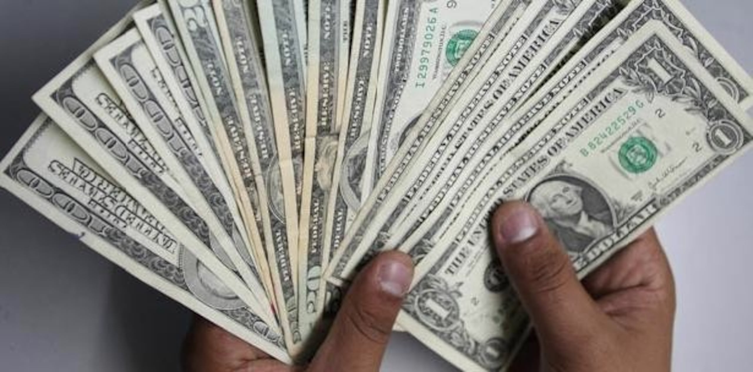 Una vez que obtenga la licencia de corredor de bolsa espera ganar 1,000 millones de dólares en un año. (Archivo)