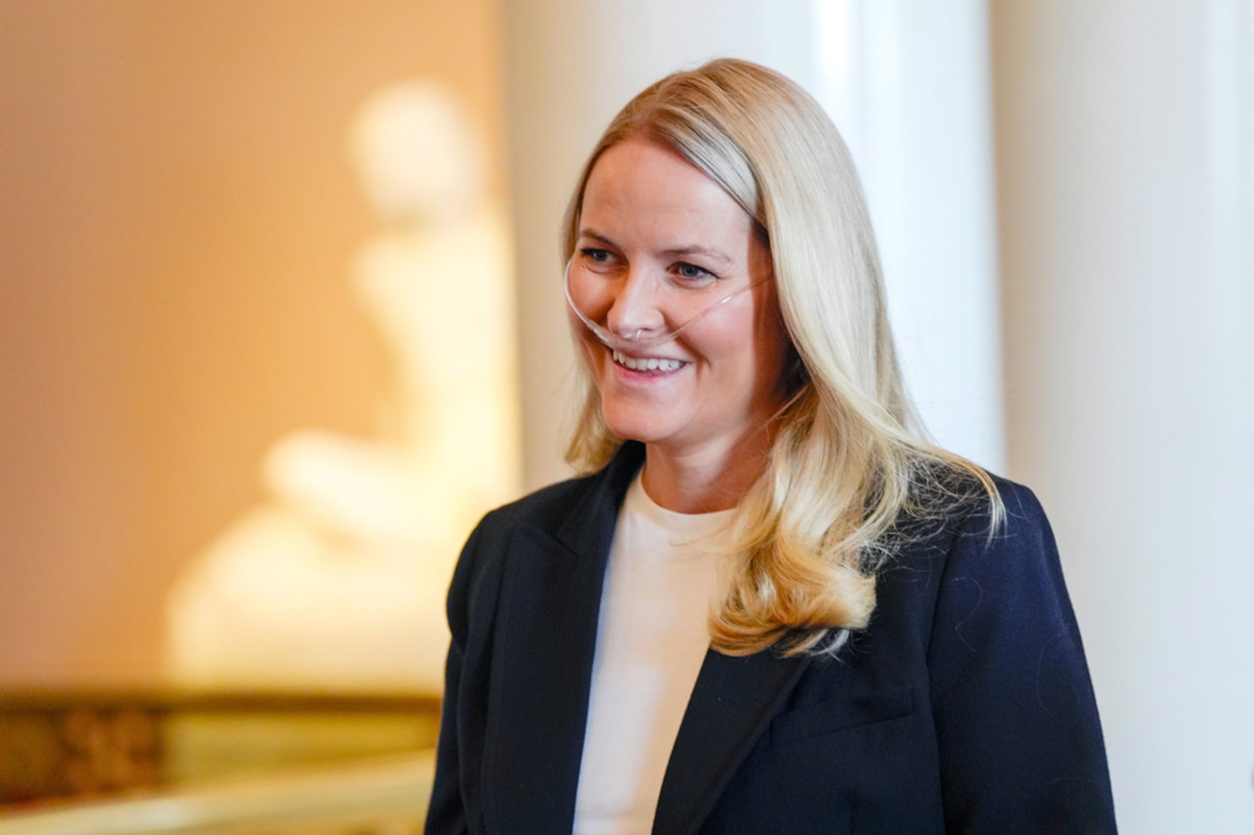 La princesa heredera de Noruega, Mette Marit, sonríe durante una recepción a deportistas noruegos que compitieron en los Juegos Paralímpicos de Milán Cortina, en Oslo, el 10 de abril de 2026.