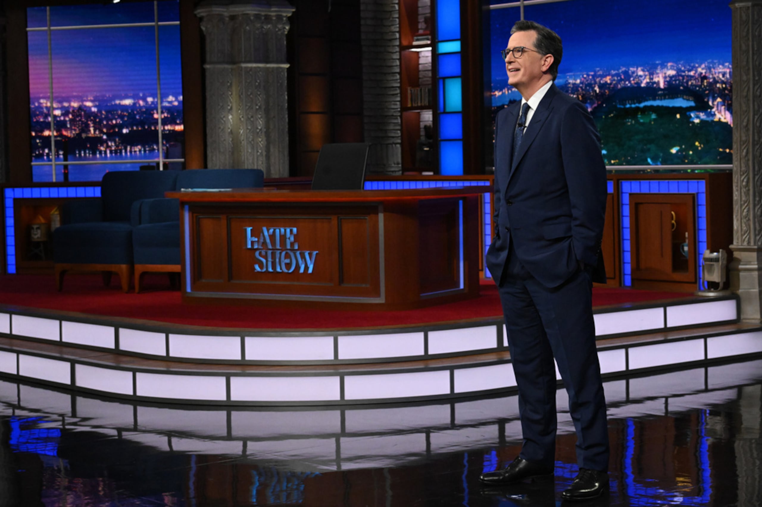 Esta imagen, difundida por CBS, muestra al presentador Stephen Colbert durante el episodio final de “The Late Show with Stephen Colbert” en Nueva York, el jueves 21 de mayo de 2026.