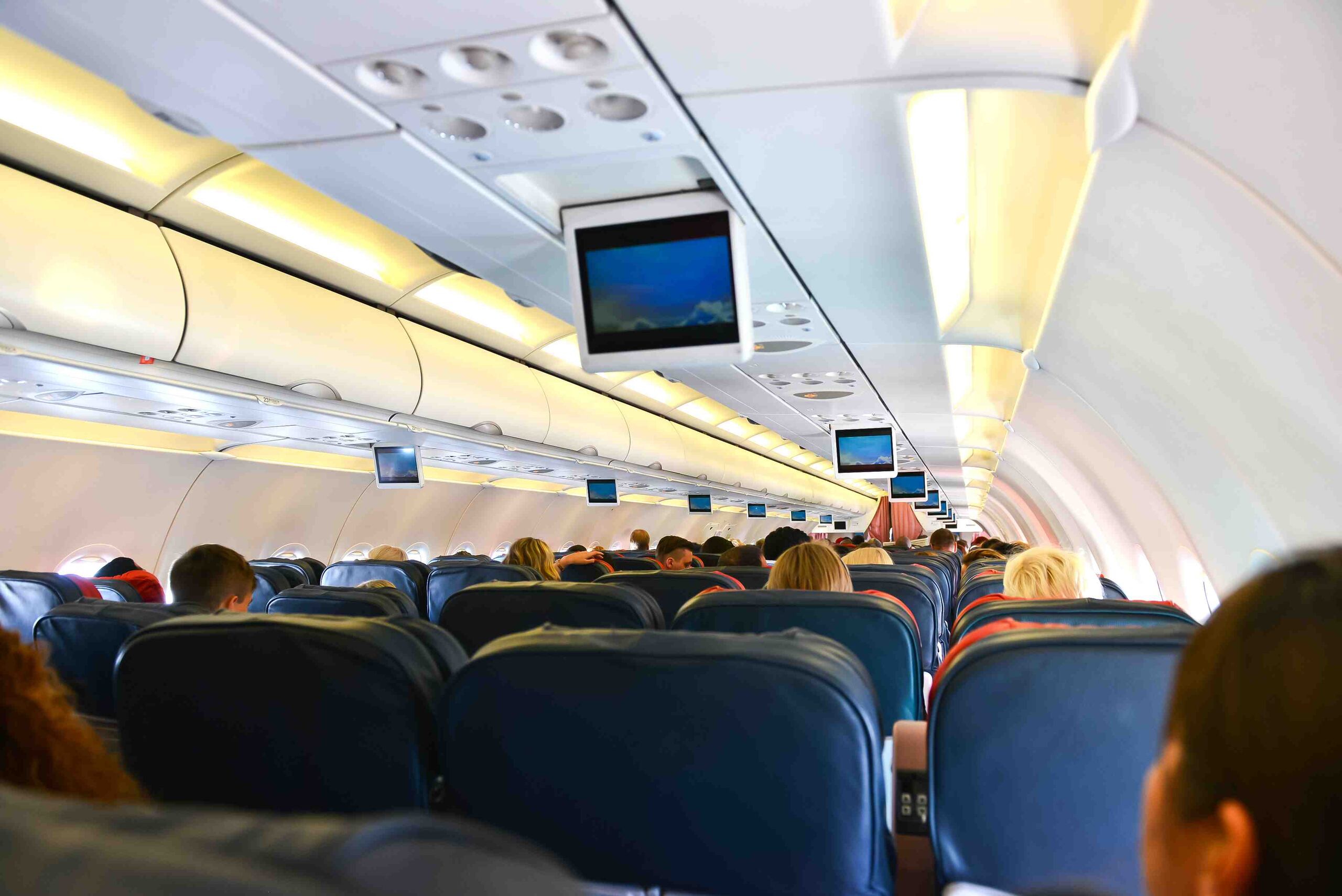 Sencillas acciones pueden hacer el vuelo más cómodo para ti y todos los pasajeros. (Foto: Shutterstock.com)