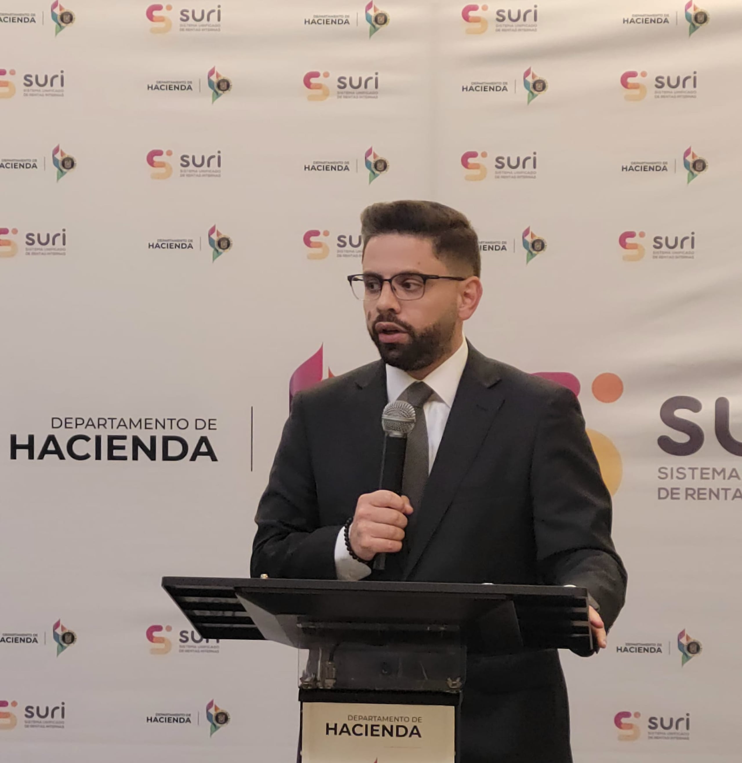 Francisco Parés Alicea, secretario de del Departamento de Hacienda