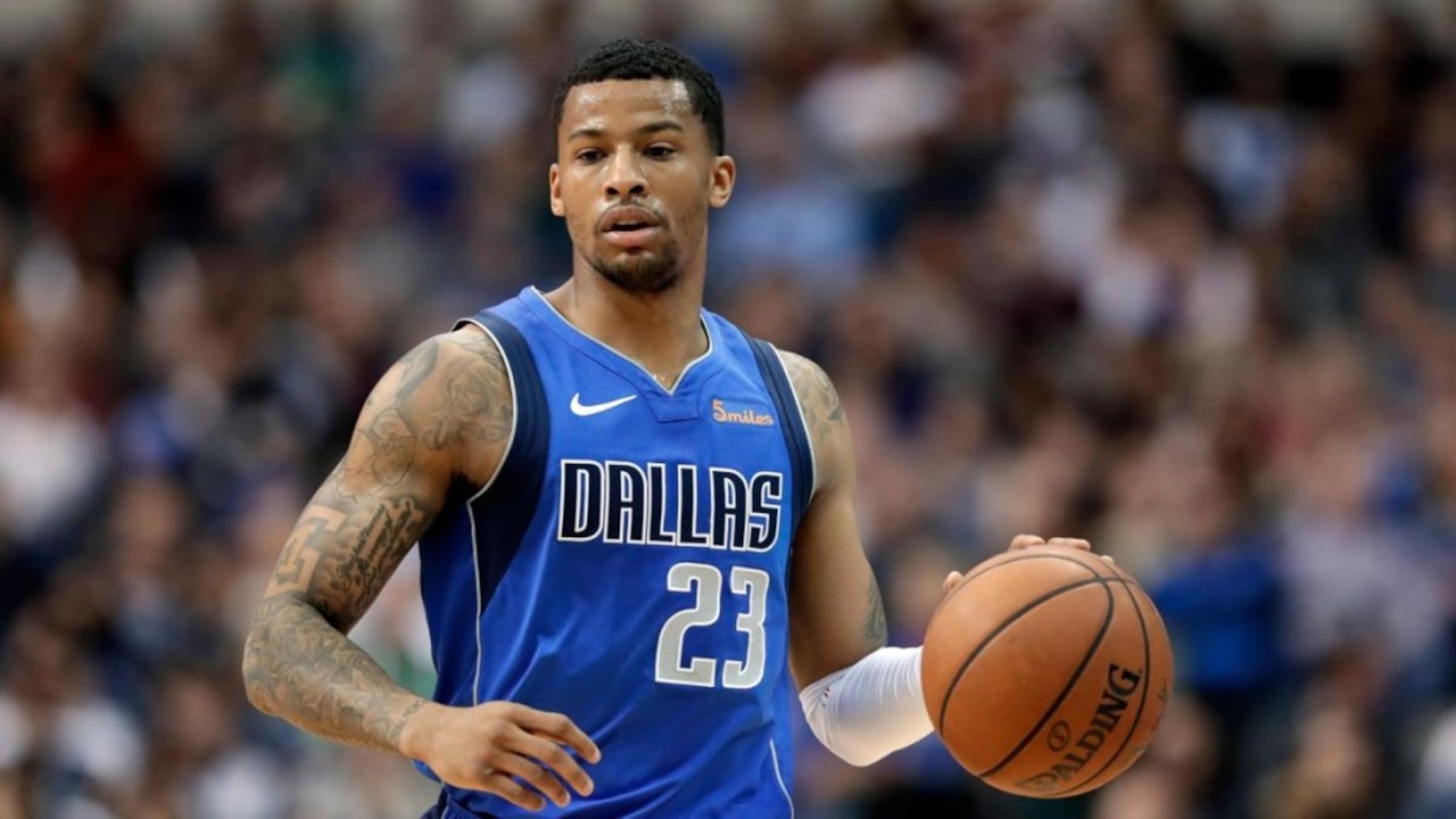 Trey Burke, nuevo refuerzo de los Leones de Ponce, en uniforme de los Mavericks de Dallas.