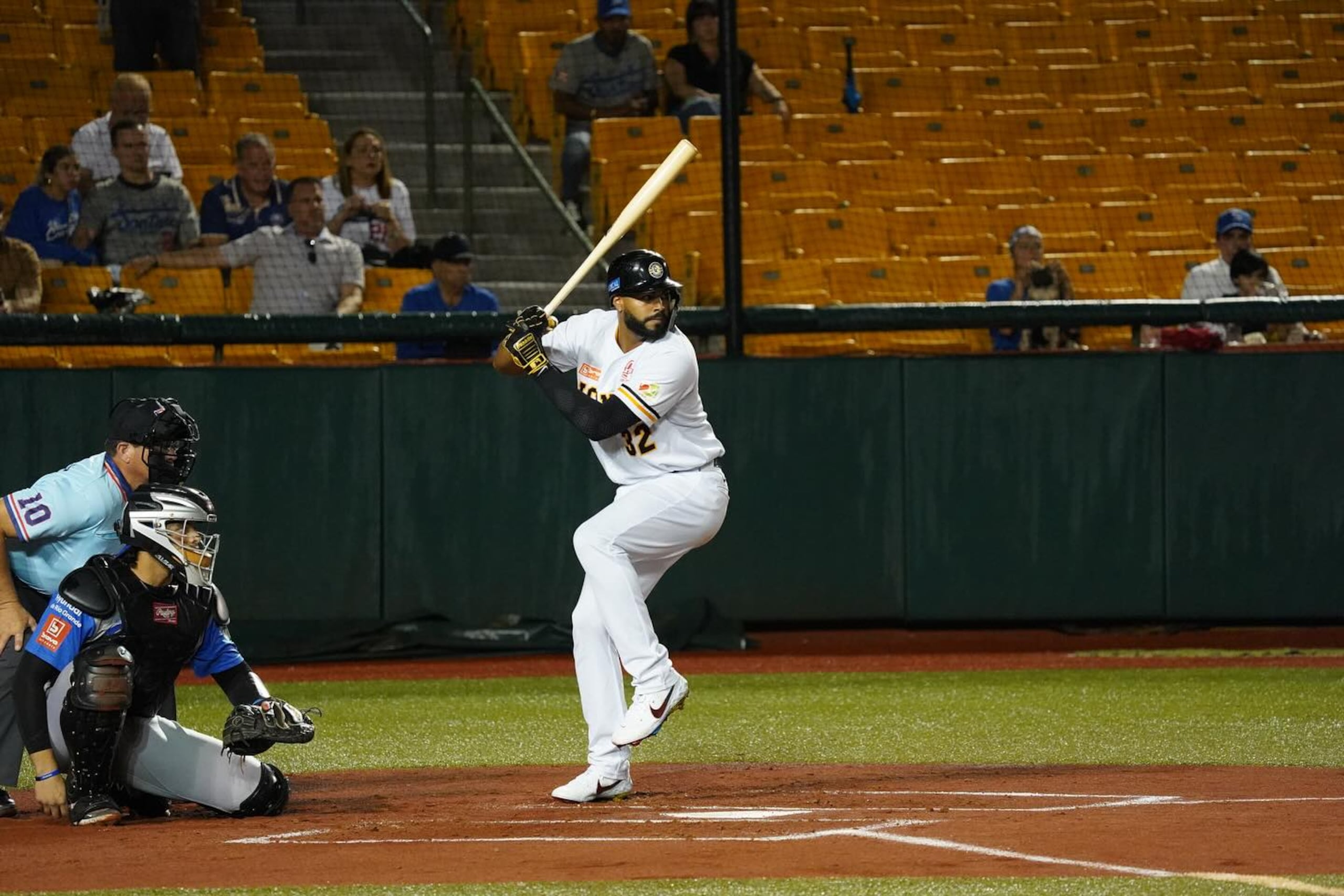 Johnathan Rodríguez, aquí en uniforme de los Gigantes de Carolina, viene de registrar una sólida temporada ofensiva con la organización de Cleveland en las Menores.