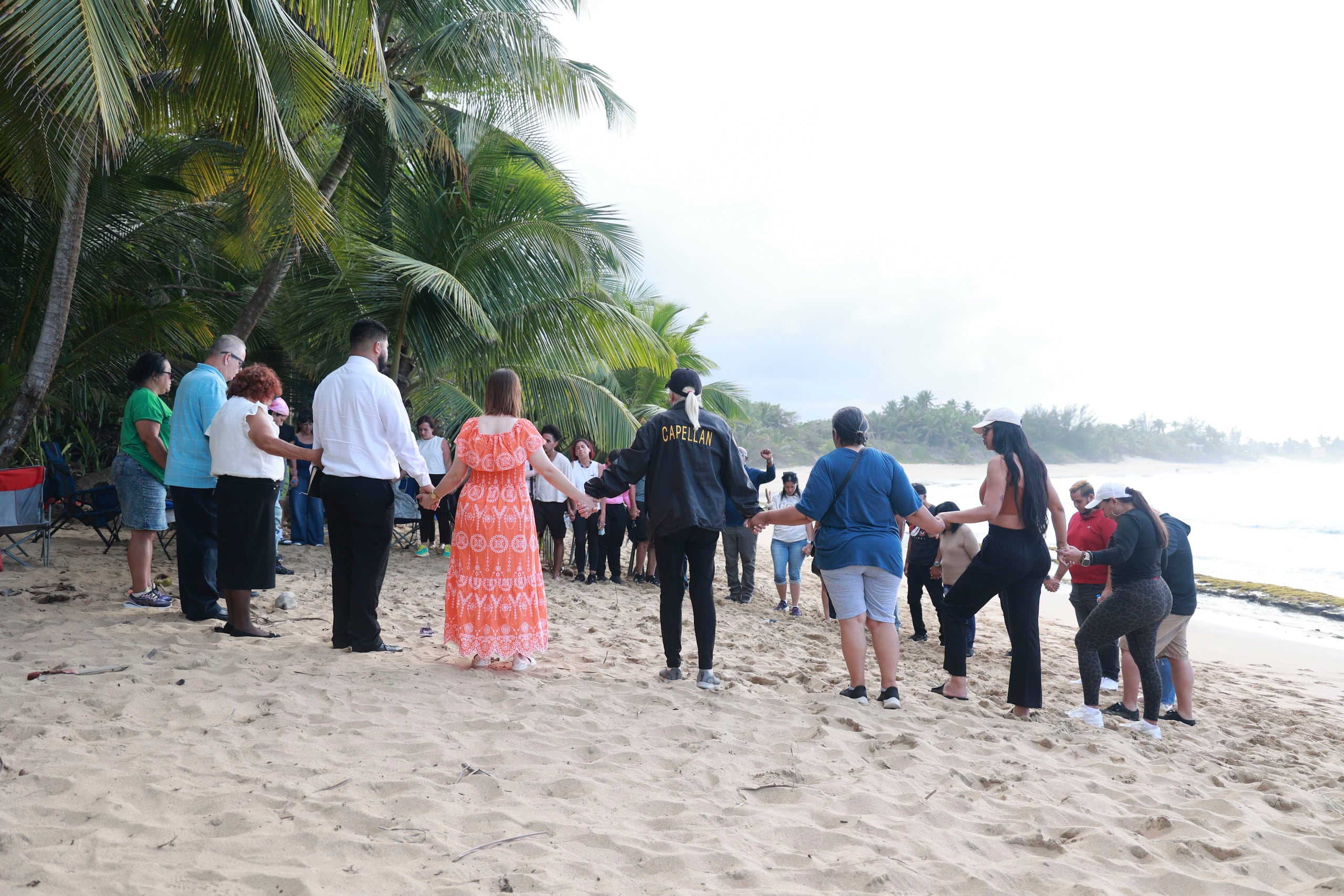 4 de abril de 2026. Manatí, PR. MCD/NOTICIAS. El cuerpo del joven que fue arrastrado por las corrientes marinas durante la tarde del jueves en la playa La Poza de las Mujeres, en el sector Las Palmas, en Manatí, apareció en la tarde de este sábado, informó la oficial de prensa de la Policía, Yaira Rivera. FOTO POR: Pablo.martinez@gfrmedia.com
Policía de Puerto RicoCorrientes submarinas peligrosasManatíFURACuerpo de Emergencias Médicas