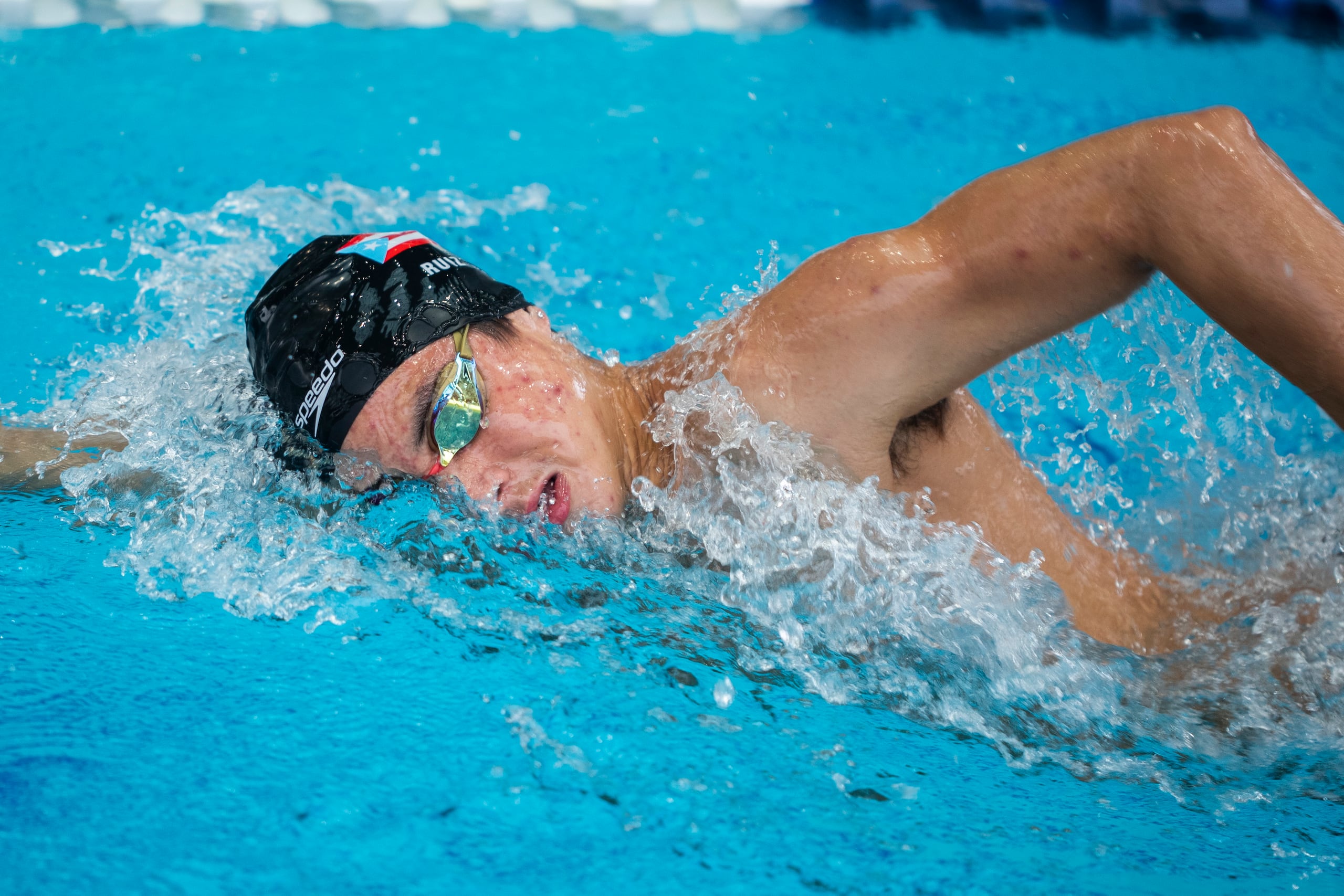 El joven nadador Xavier Ruiz en un entrenamiento para su participación en los Juegos Panamericanos Santiago 2023.