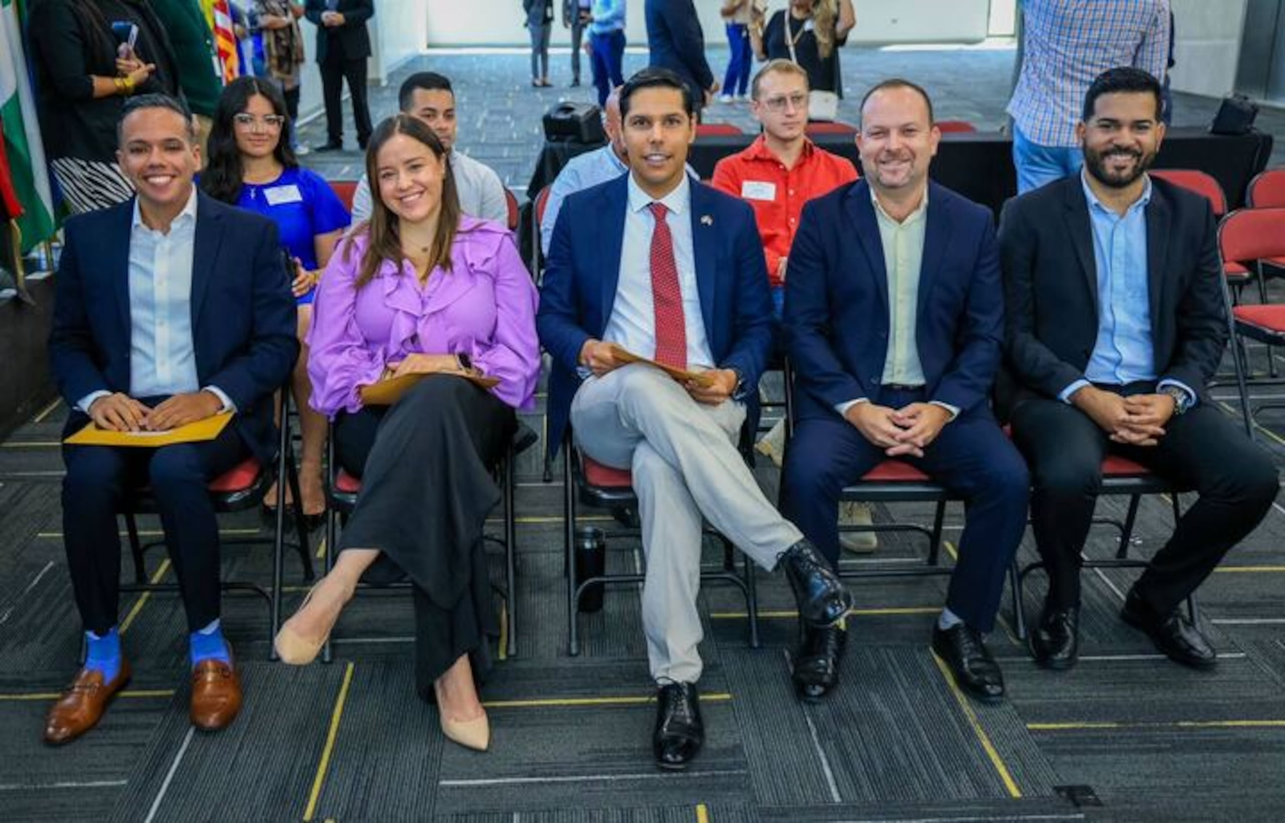 La Comisión Estatal de Elecciones de Puerto Rico (CEE) realizó este jueves el sorteo de posiciones para la papeleta a utilizarse en la elección especial del Distrito 31 de Caguas y Gurabo. En la foto, (I-D) Alberto Fradera, Ana Margarita Ruiz, José Emanuel Cabán, Roberto López y Michael Omar López. Foto Suministrada (CEE)