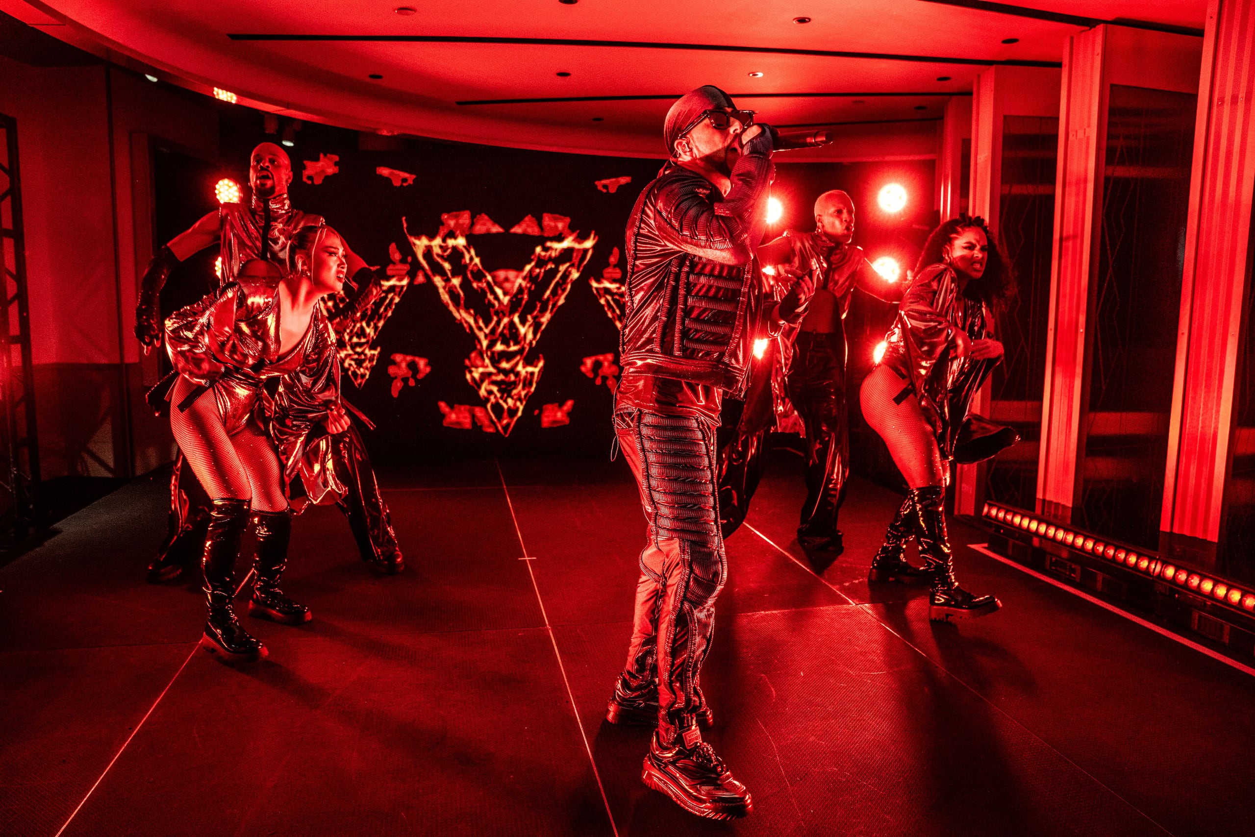 Yandel encendió las luces del Empire State Building en el marco del Mes de la Hispanidad y tuvo una presentación especial en el edificio.