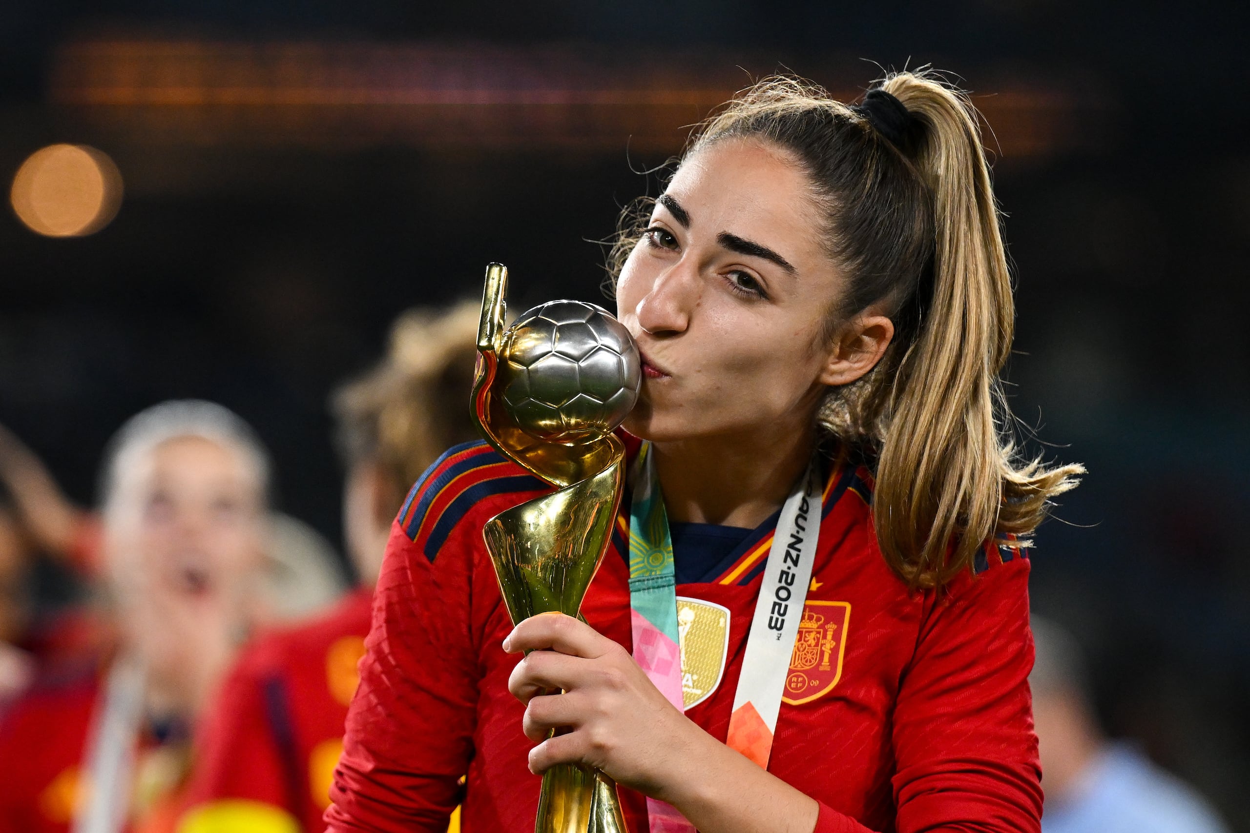 Olga Carmona recibió noticias de que su padre había fallecido posterior a su coronación en el Mundial.