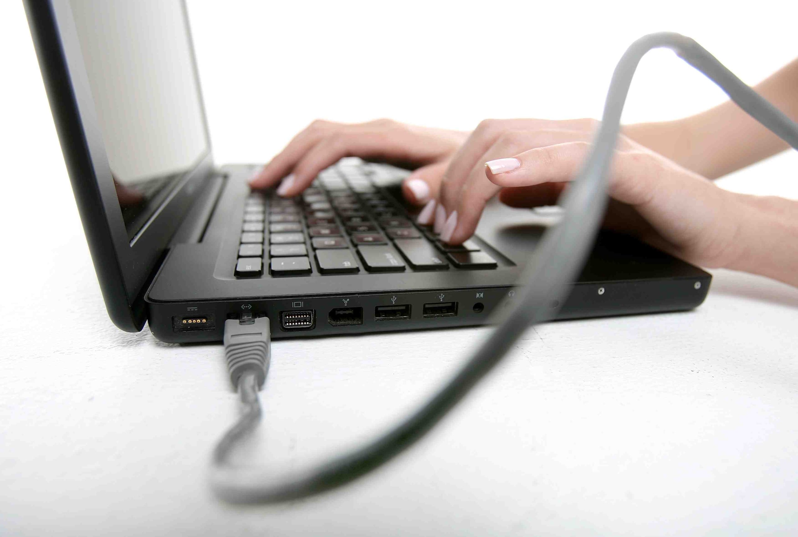 Algunos proveedores de banda ancha están molestos con la supervisión más estricta que acompaña las normas.