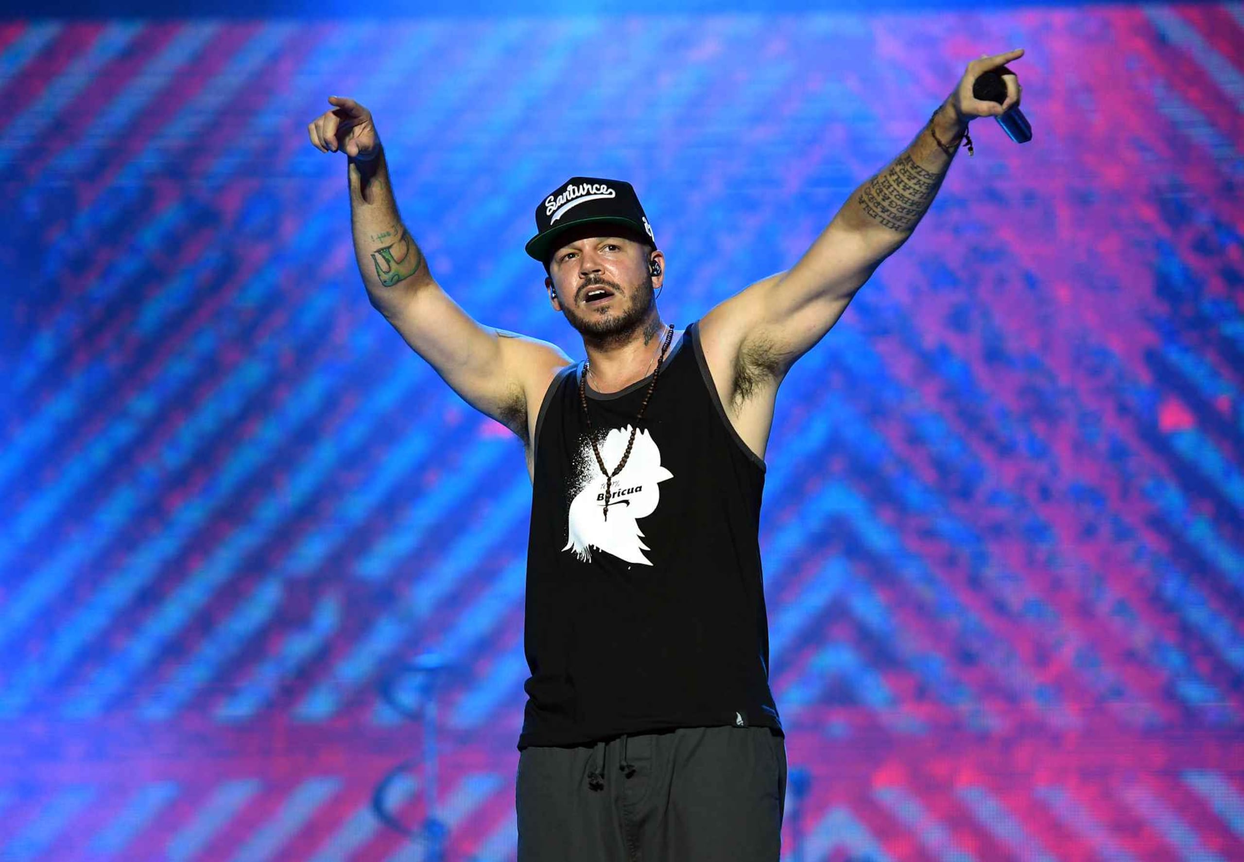 La velada de anoche fue el debut de Residente en la isla luego de una década en la agrupación Calle 13, que fundó junto a su hermano Visitante (Eduardo Cabra) e Ile (Ileana Cabra).