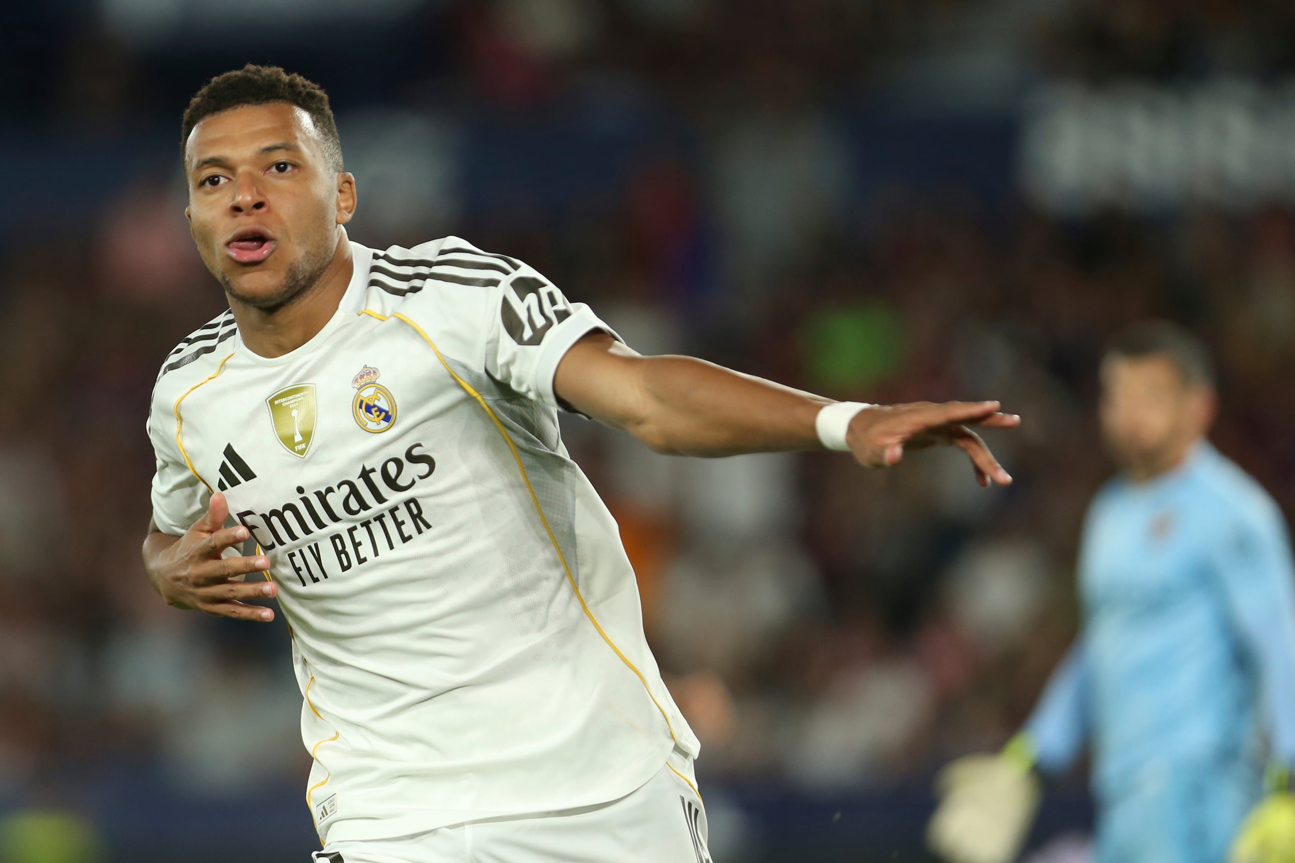 Kylian Mbappe, del Real Madrid, celebra después de marcar un gol frente al Levante.