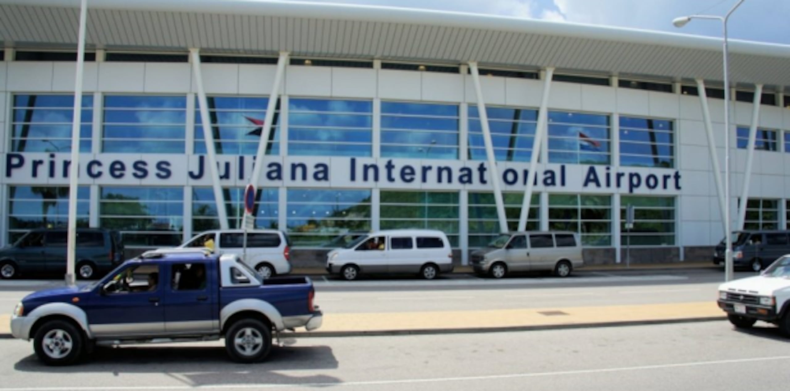 El Aeropuerto Internacional Princesa Juliana, de la isla de San Martín, es el tercer aeródromo con mayor número de pasajeros del Caribe. (www.aero/puertos)
