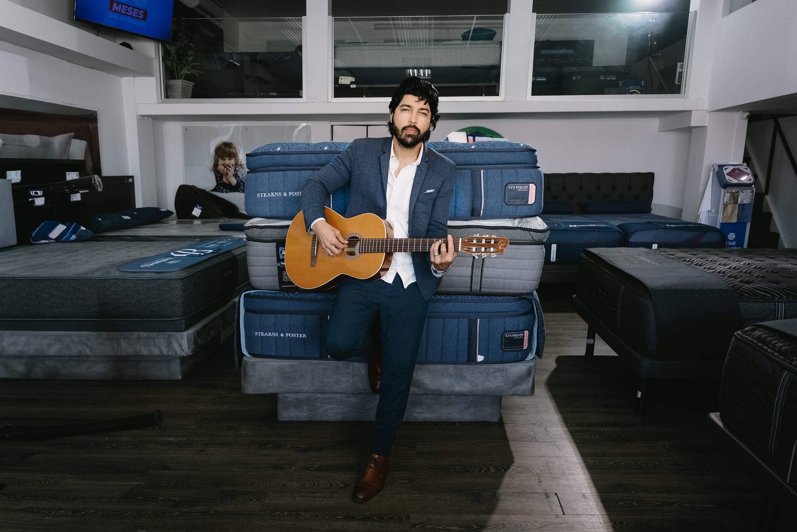 Tras más de una década componiendo en privado, Héctor Rivera Ruiz da el salto a la música con su sencillo debut “El futuro es hoy”.