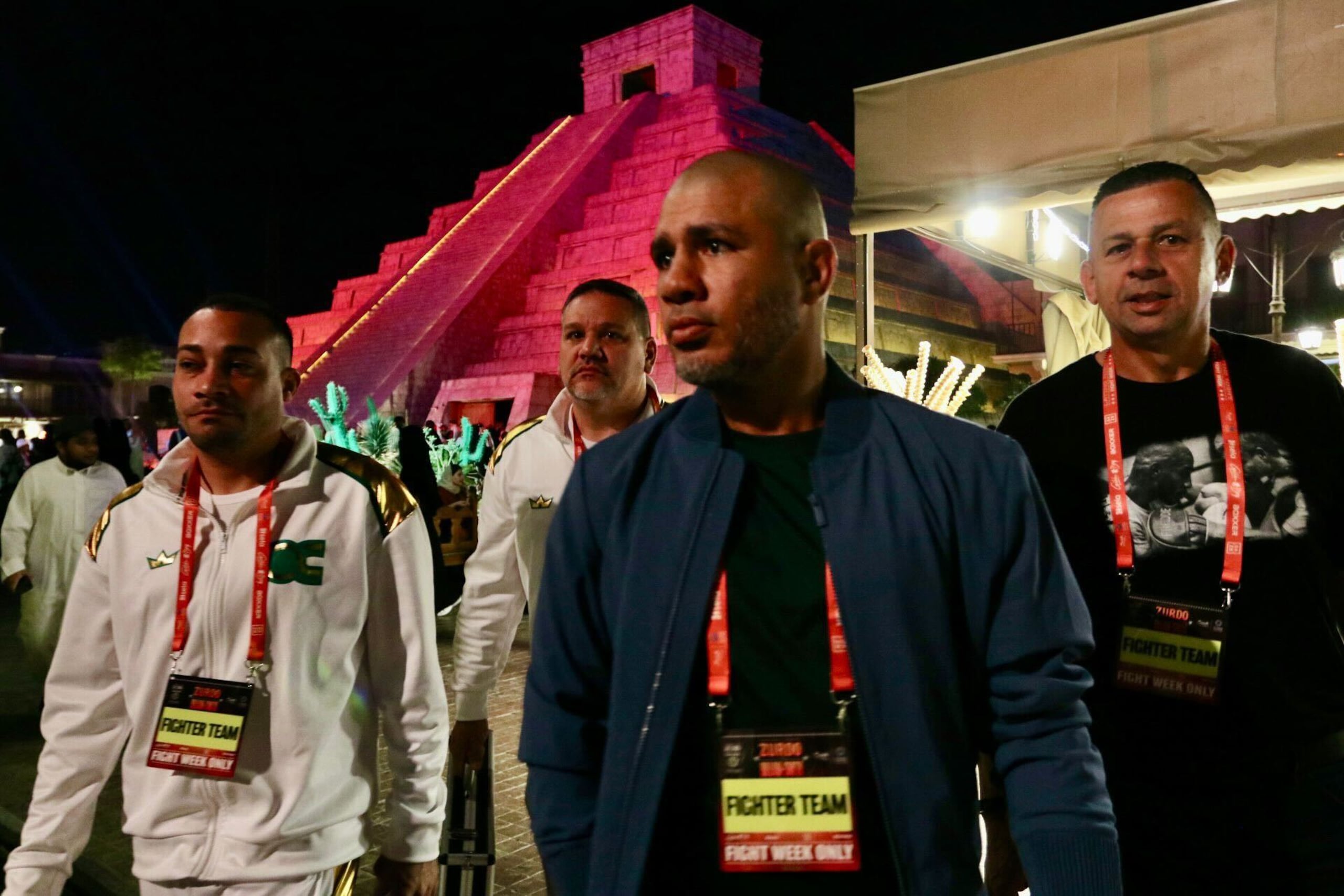 El excampeón mundial Miguel Cotto viajó a Riad, Arabia Saudita, para apoyar a Oscar Collazo.