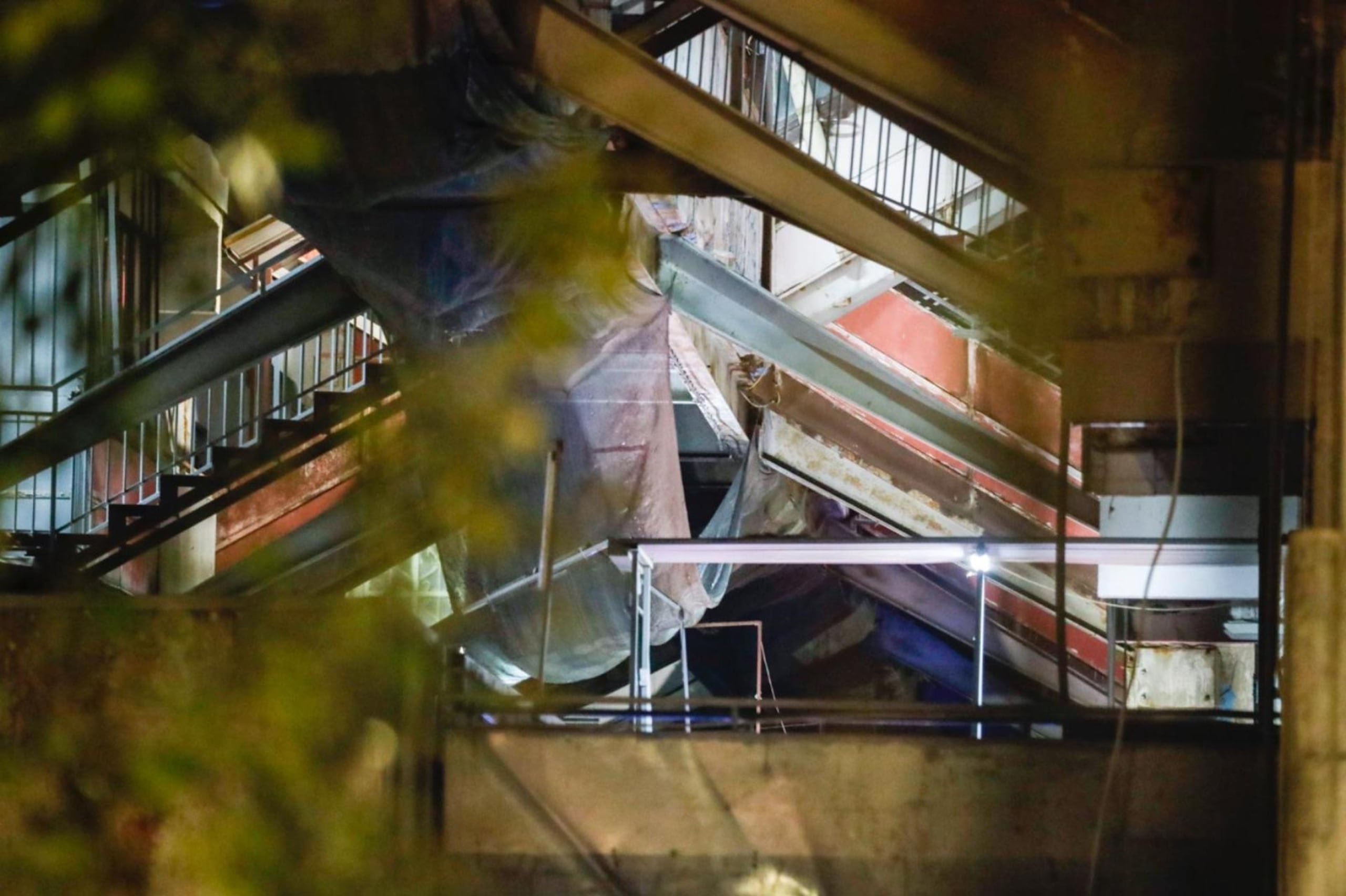 El balcón colapsado en el complejo de viviendas Vela Celeste en Scampia, Nápoles, Italia, a última hora del 22 de julio de 2024.