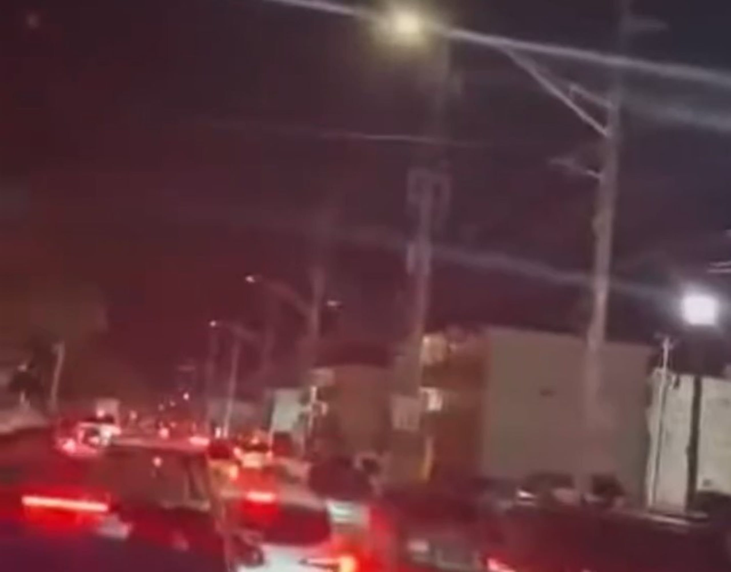 Las alarmas de tsunami se activaron en Aguadilla, provocando que cientos intentaran desalojar sus hogares.