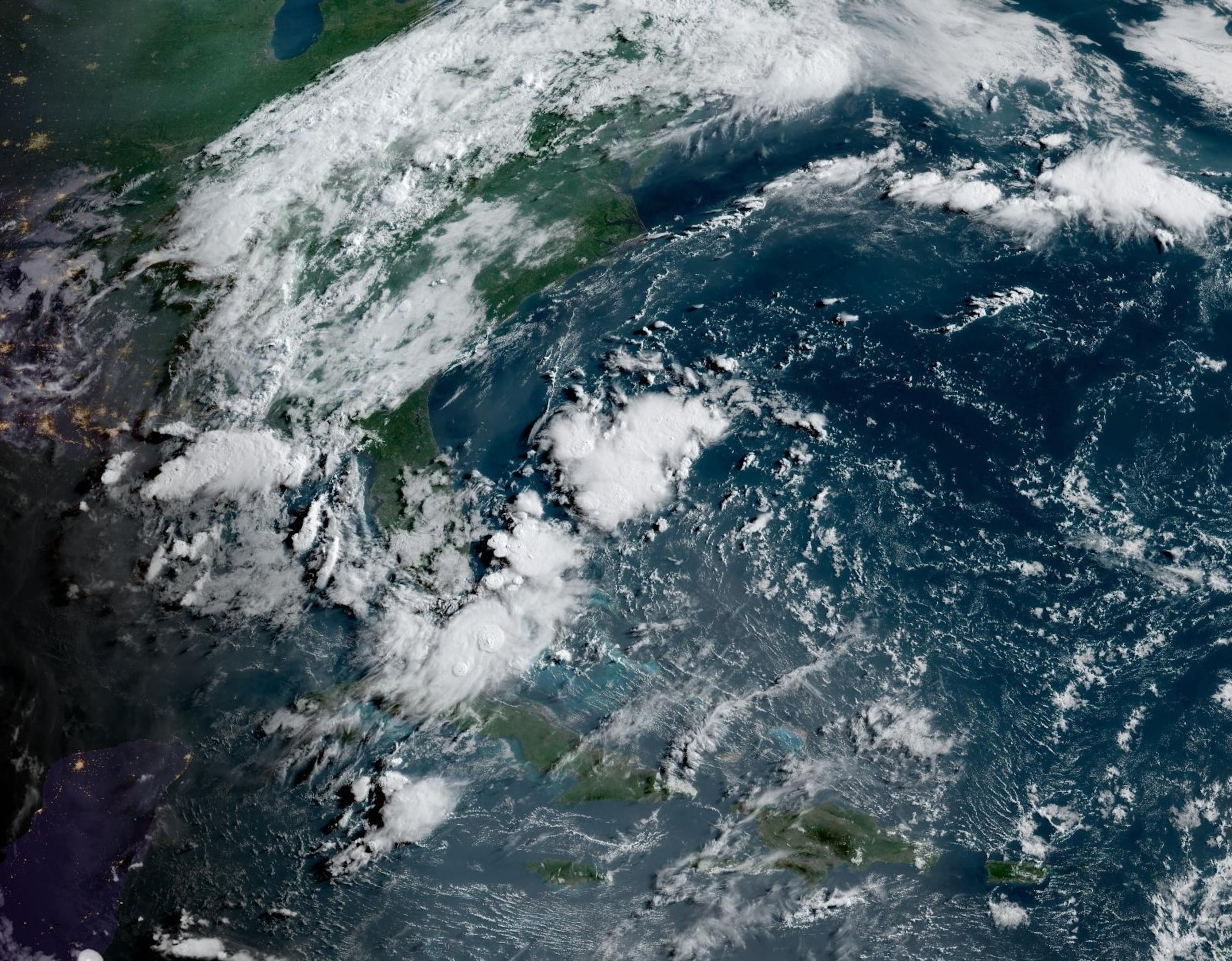 Se anticipa que a finales de esta semana un sistema frontal se detenga y debilite en la costa sureste de Estados Unidos.