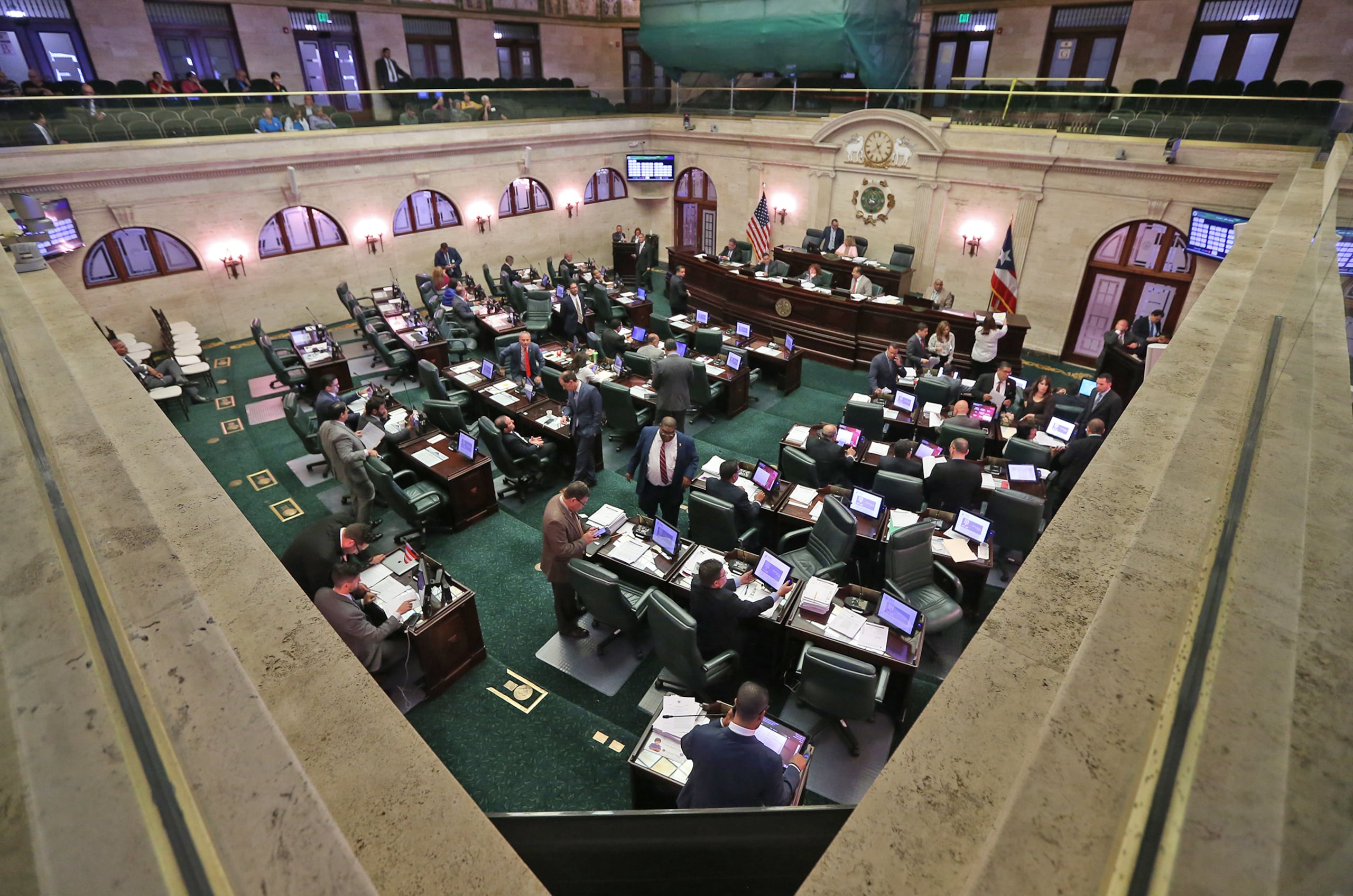 La Cámara de Representantes cuenta con unos 40 legisladores de distrito.