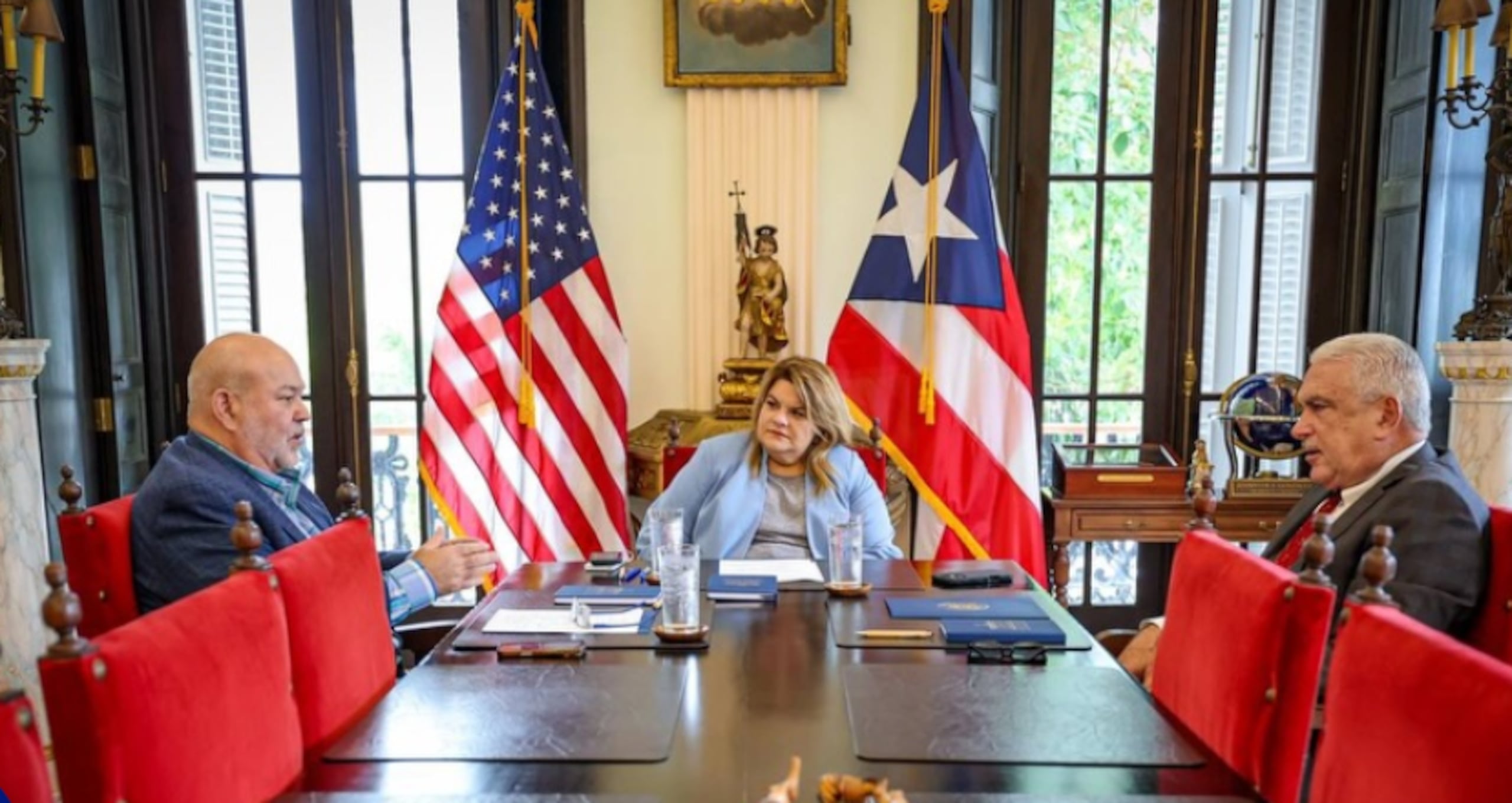 Foto del encuentro entre la gobernadora Jenniffer González Colón y el presidente del Senado, Thomas Rivera Schatz.