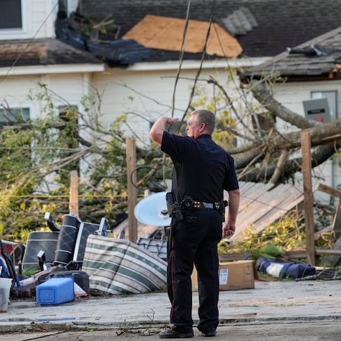 FOTOS: Techos arrancados y ventanas rotas por tornado en Texas