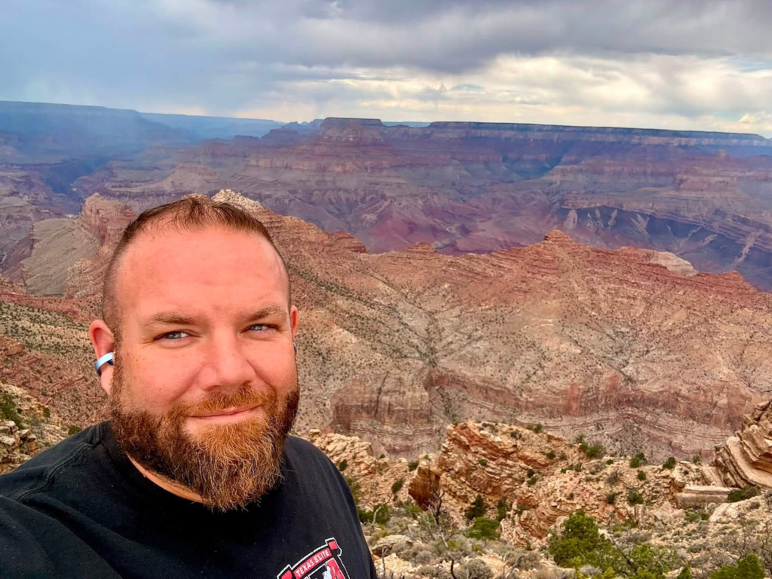 Esta foto, proporcionada por Hannah Barricks, muestra a Brent Rosenkranz durante un viaje en agosto de 2026 al Parque Nacional del Gran Cañón, en el norte de Arizona, donde su cuerpo fue recuperado tras las inundaciones repentinas.