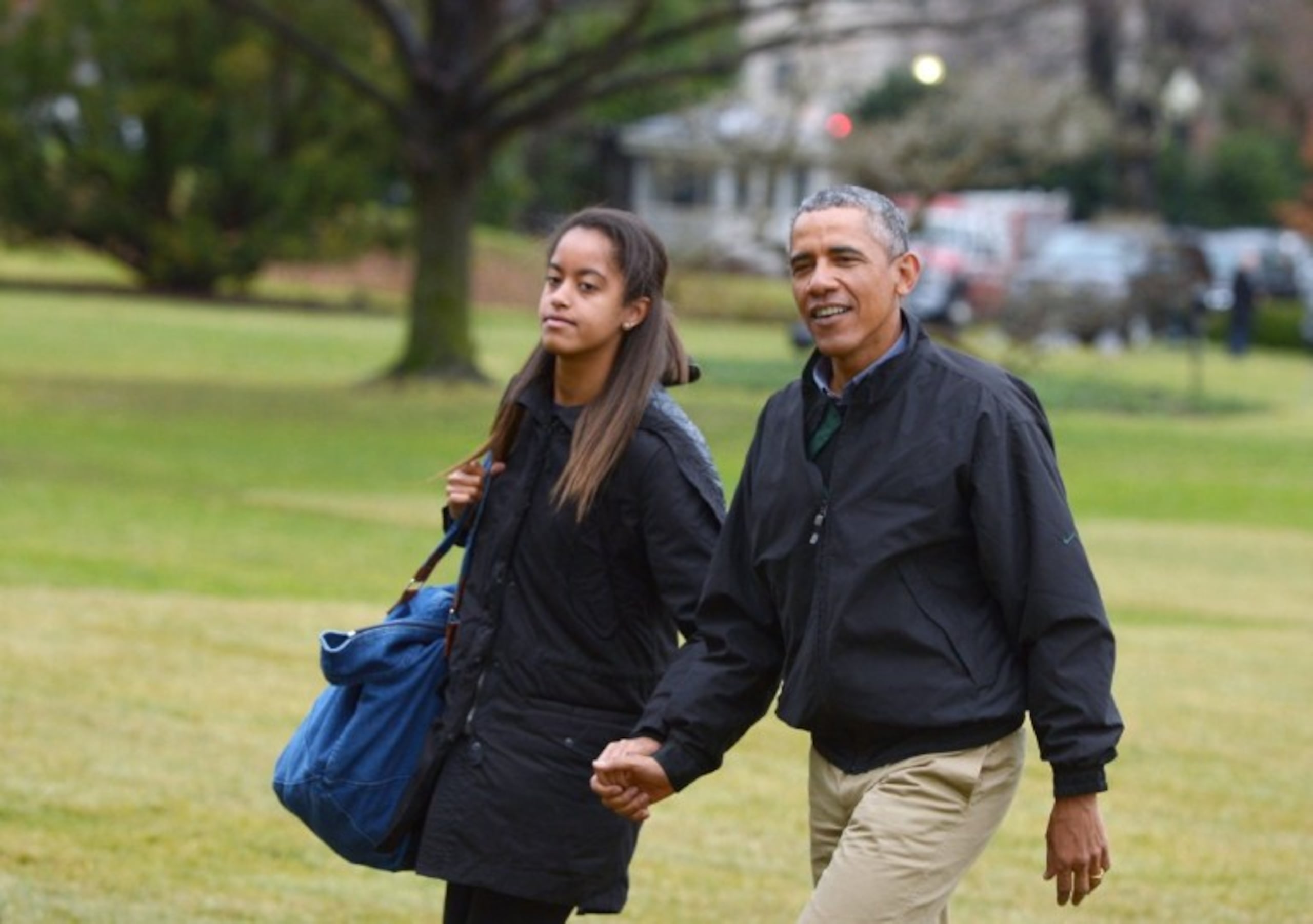 Agentes del Servicio Secreto acompañan a Malia, hija del presidente Barack Obama, a todas partes. (AFP)
