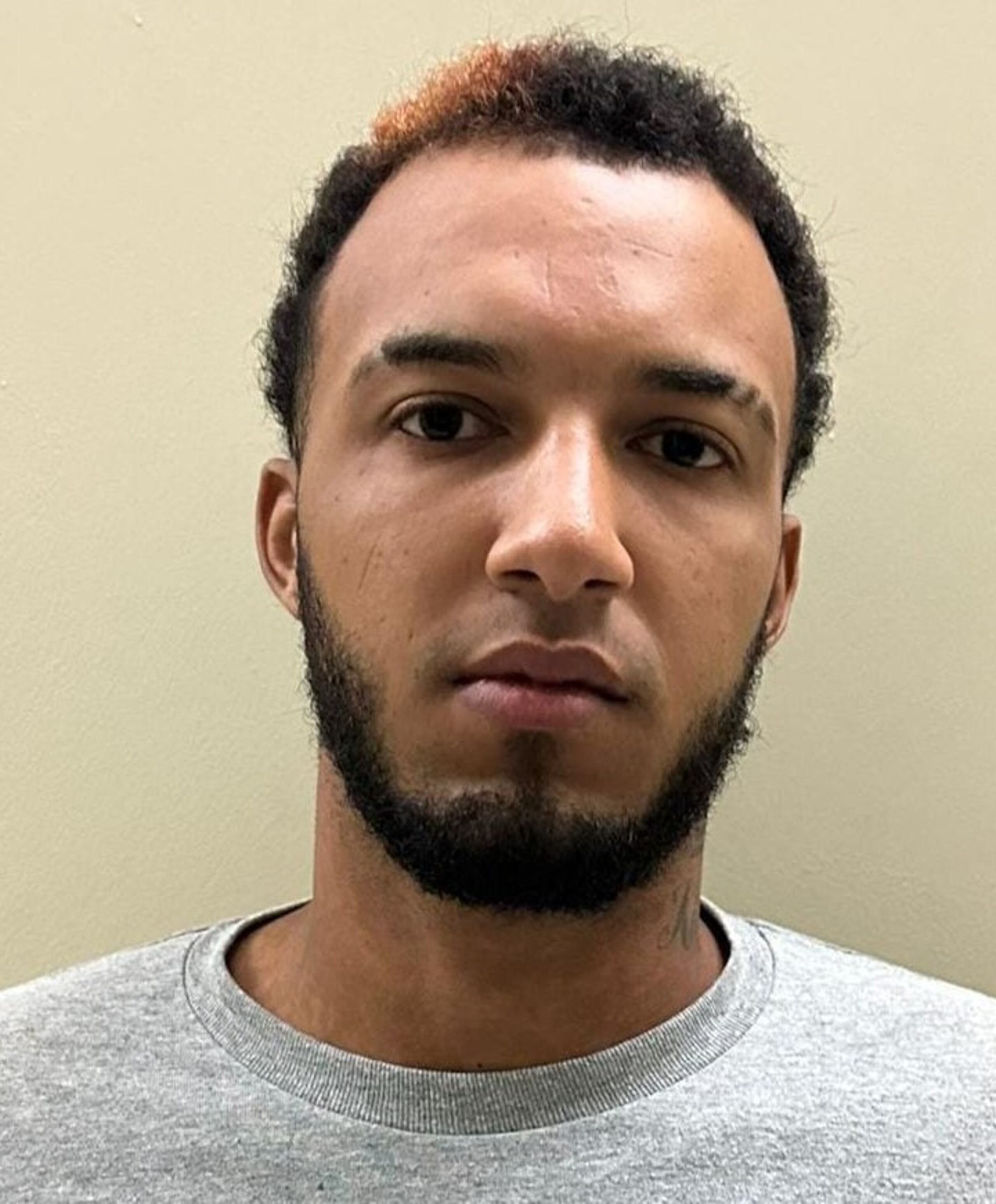 Luis Jordany Rivera Gómez, de 21 años, quien se encontraba prófugo por el delito de contrabando de personas en el estado de Texas.