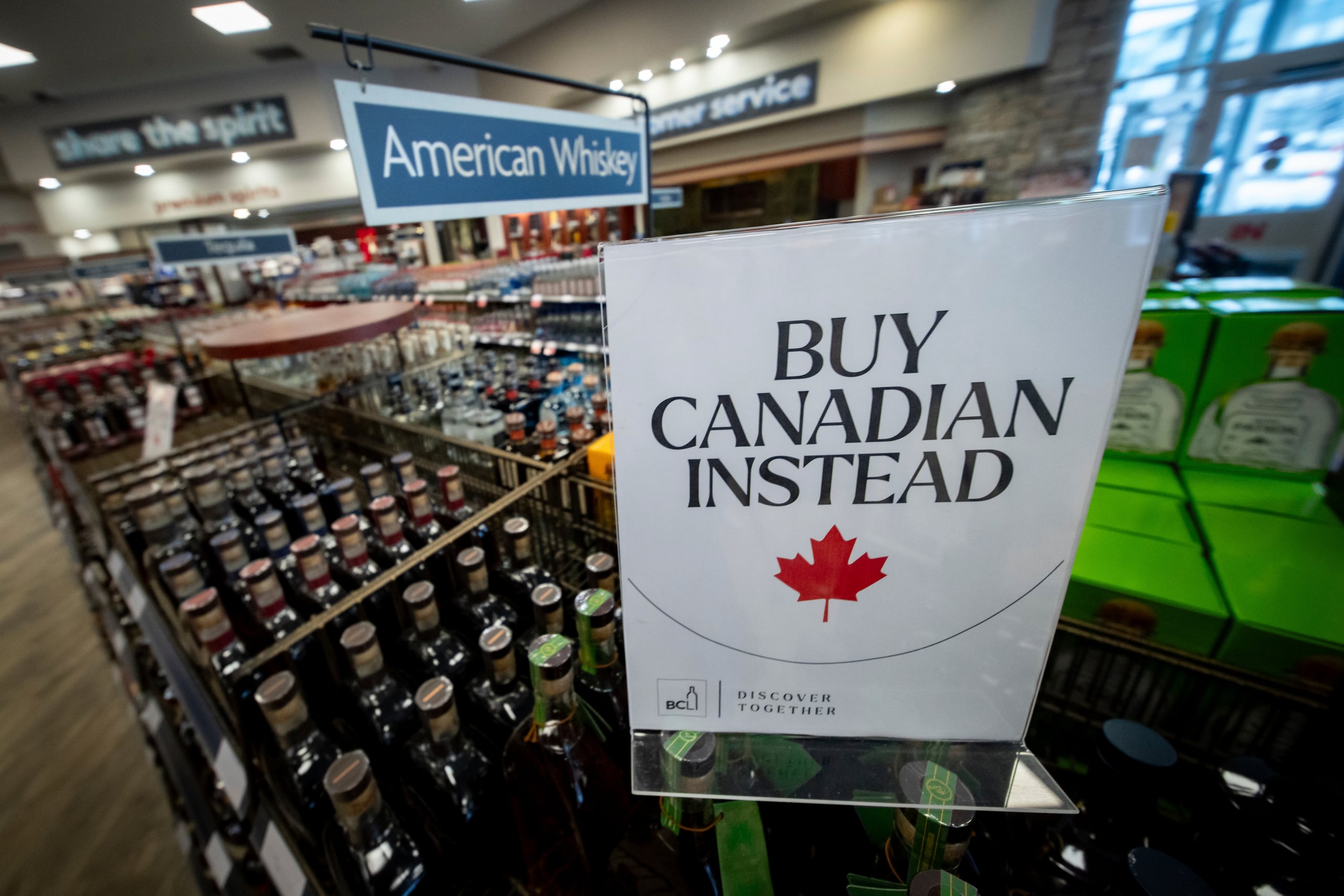 Los aranceles incluyen productos canadiénses.