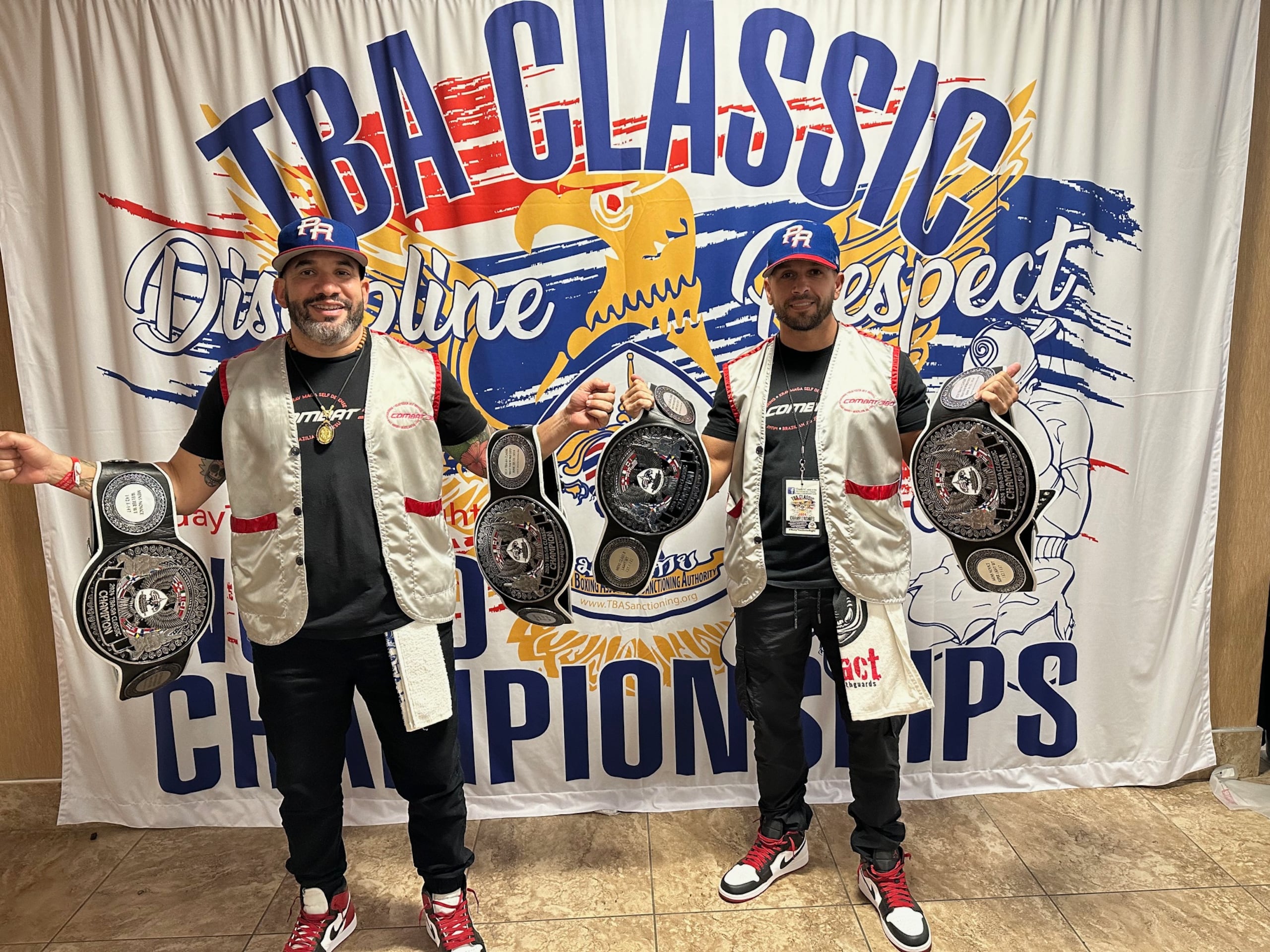 De izquierda a derecha: los coaches Juan Delgado y Antonio Milena.